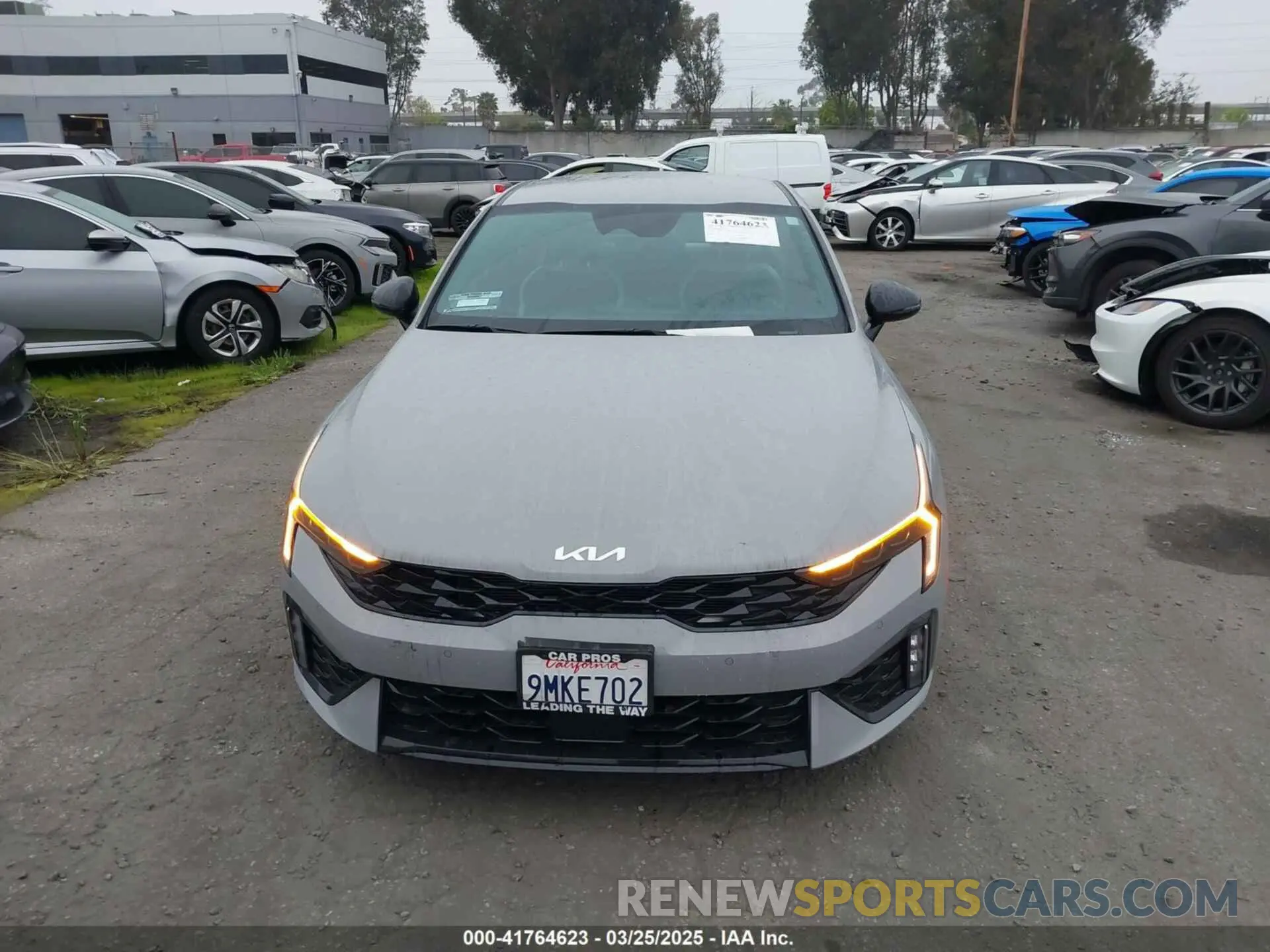 13 fotografías del automóvil dañado KNAG64J72S5272780 KIA K5 2025