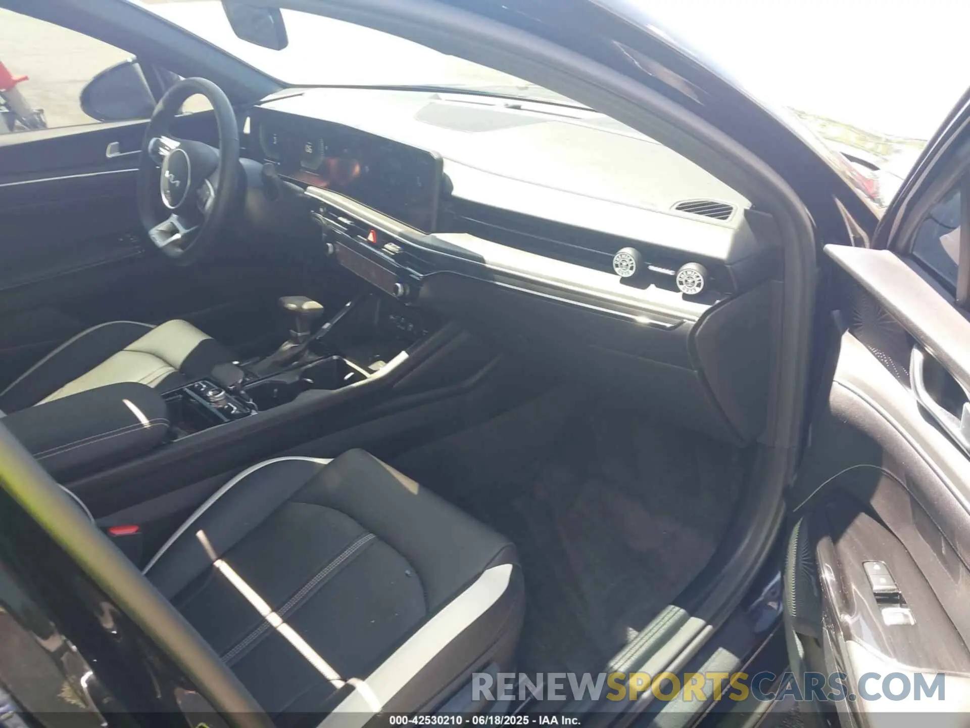 5 fotografías del automóvil dañado KNAG64J72S5286162 KIA K5 2025
