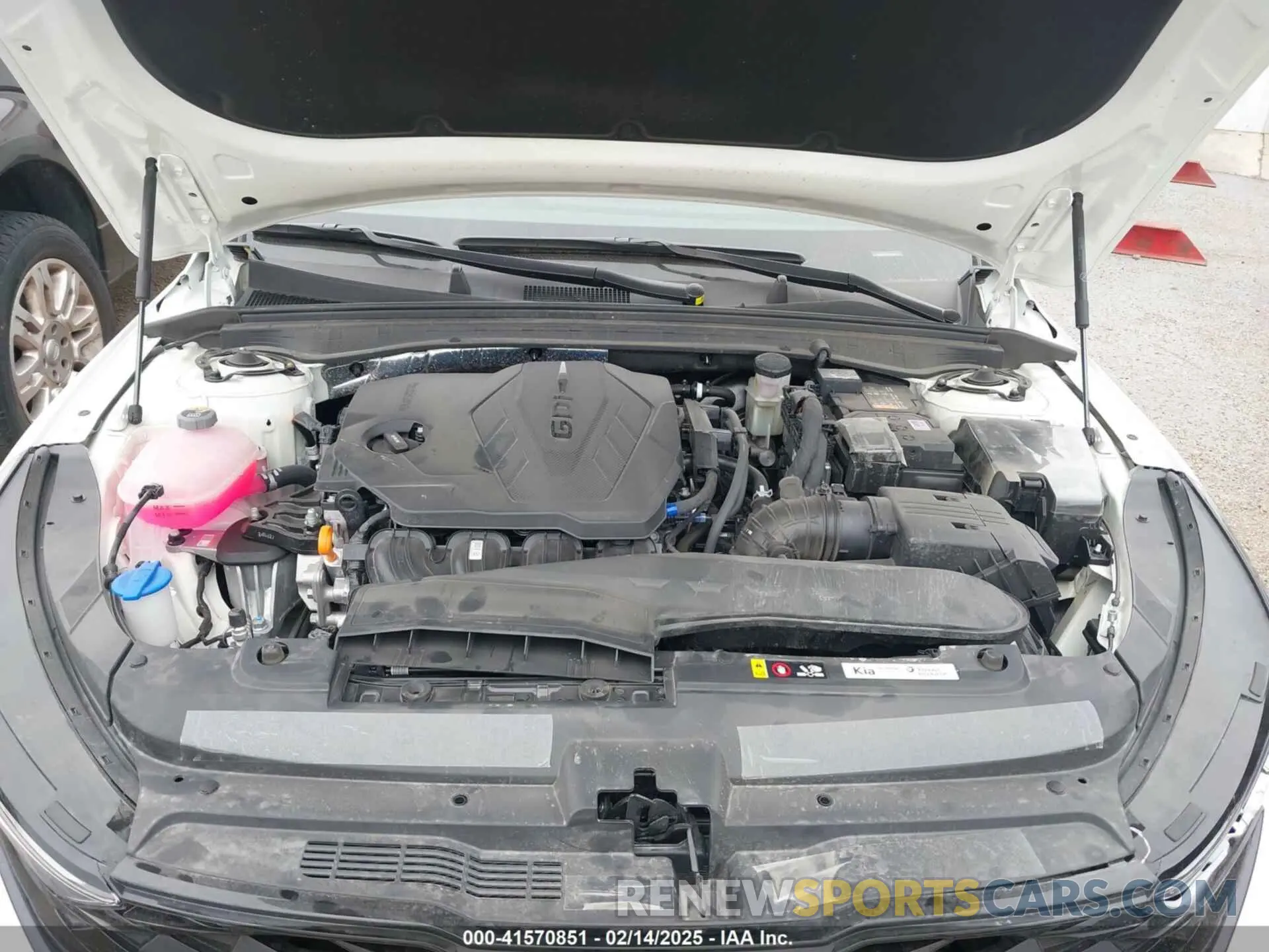 10 fotografías del automóvil dañado KNAG64J72S5305308 KIA K5 2025