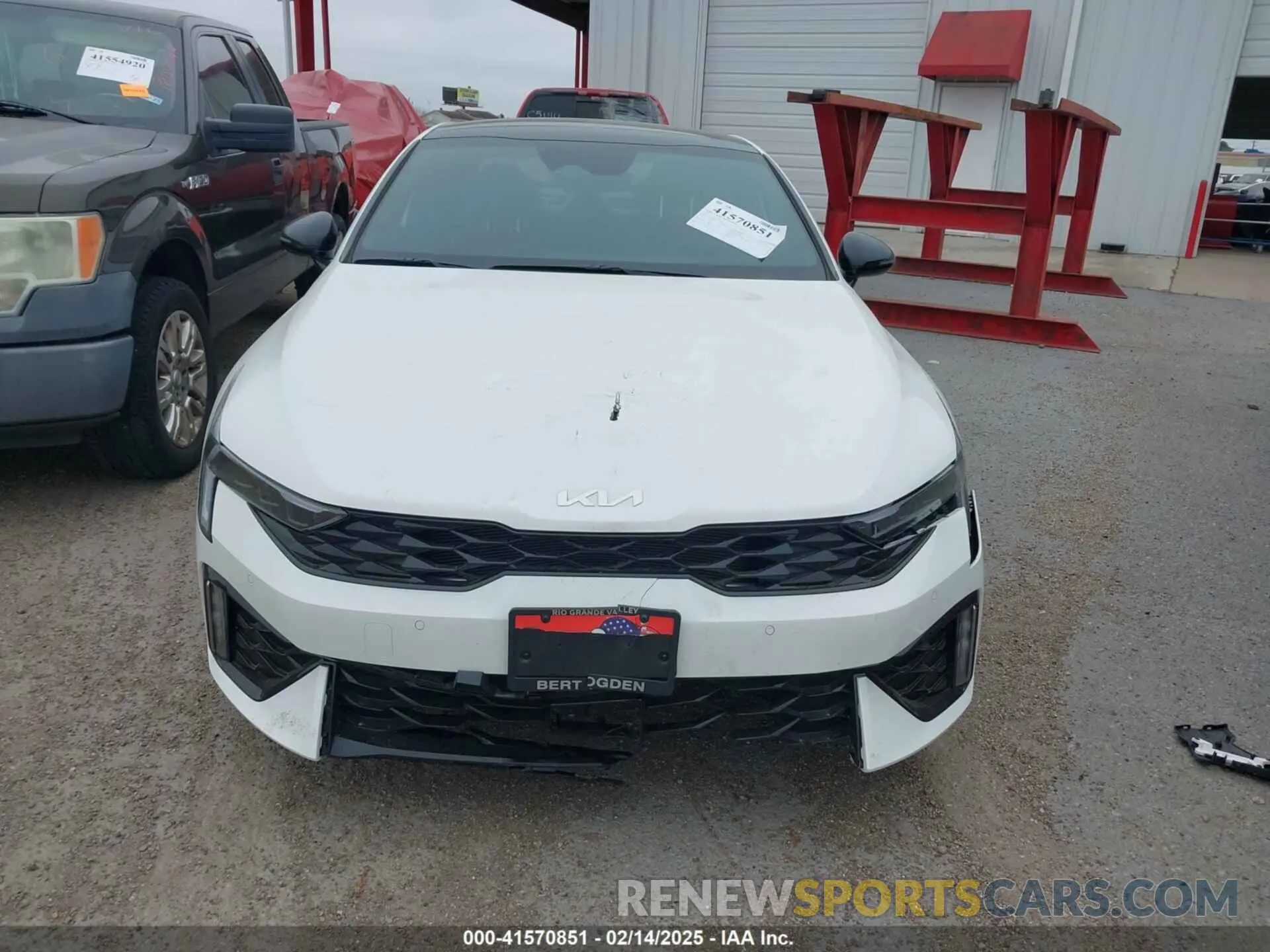 12 fotografías del automóvil dañado KNAG64J72S5305308 KIA K5 2025