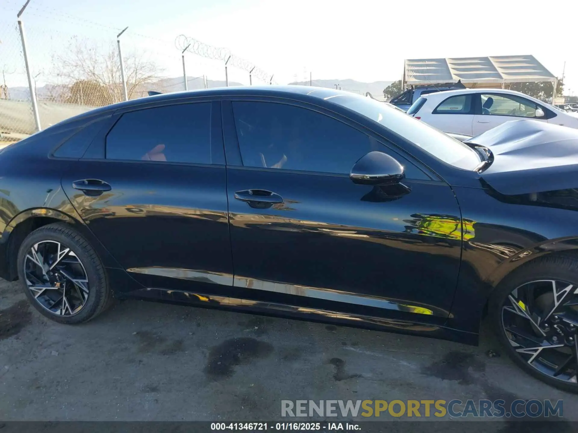 13 fotografías del automóvil dañado KNAG64J72S5323596 KIA K5 2025