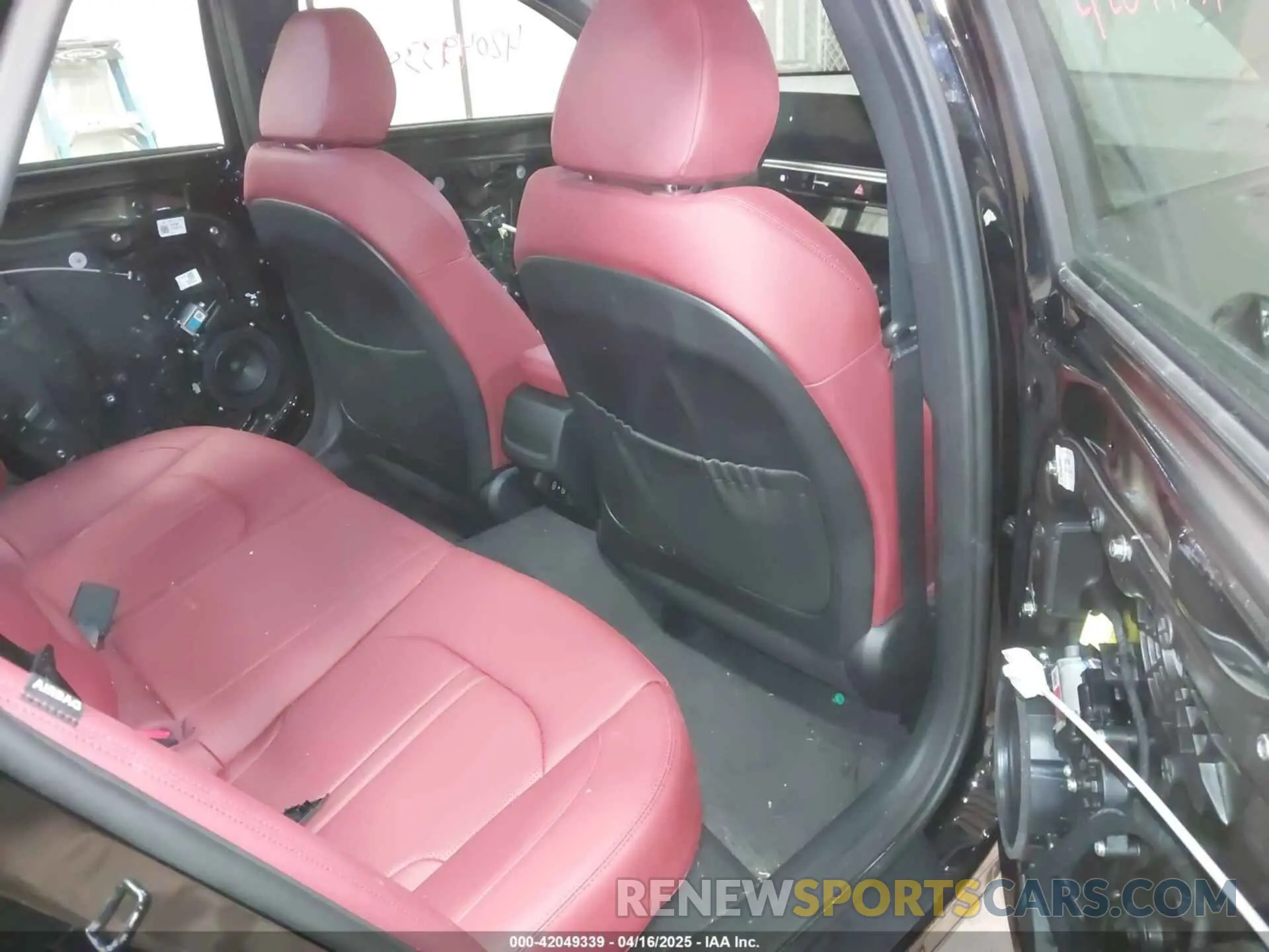 8 fotografías del automóvil dañado KNAG64J72S5325655 KIA K5 2025