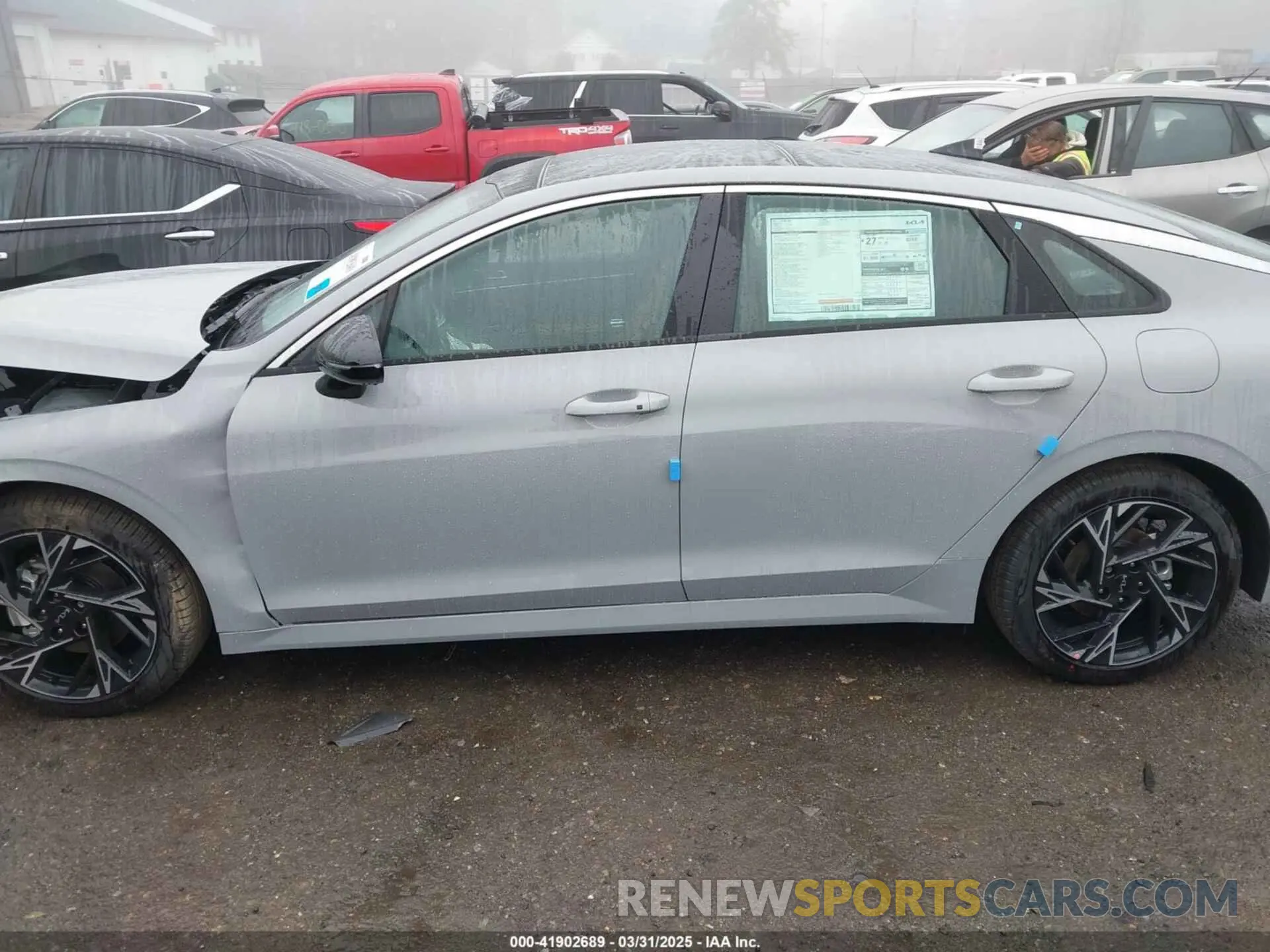 14 fotografías del automóvil dañado KNAG64J72S5350412 KIA K5 2025