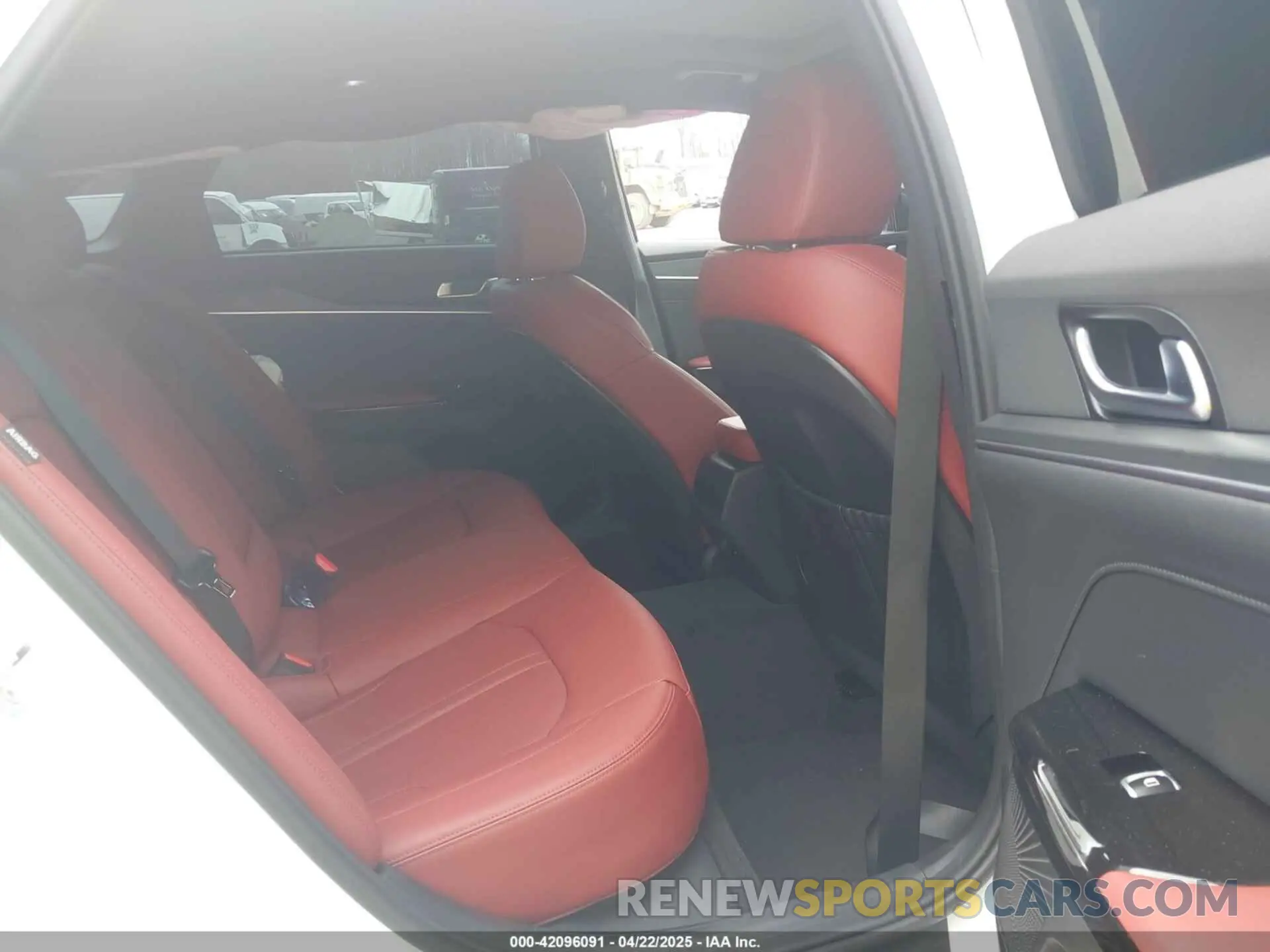 8 fotografías del automóvil dañado KNAG64J72S5357554 KIA K5 2025
