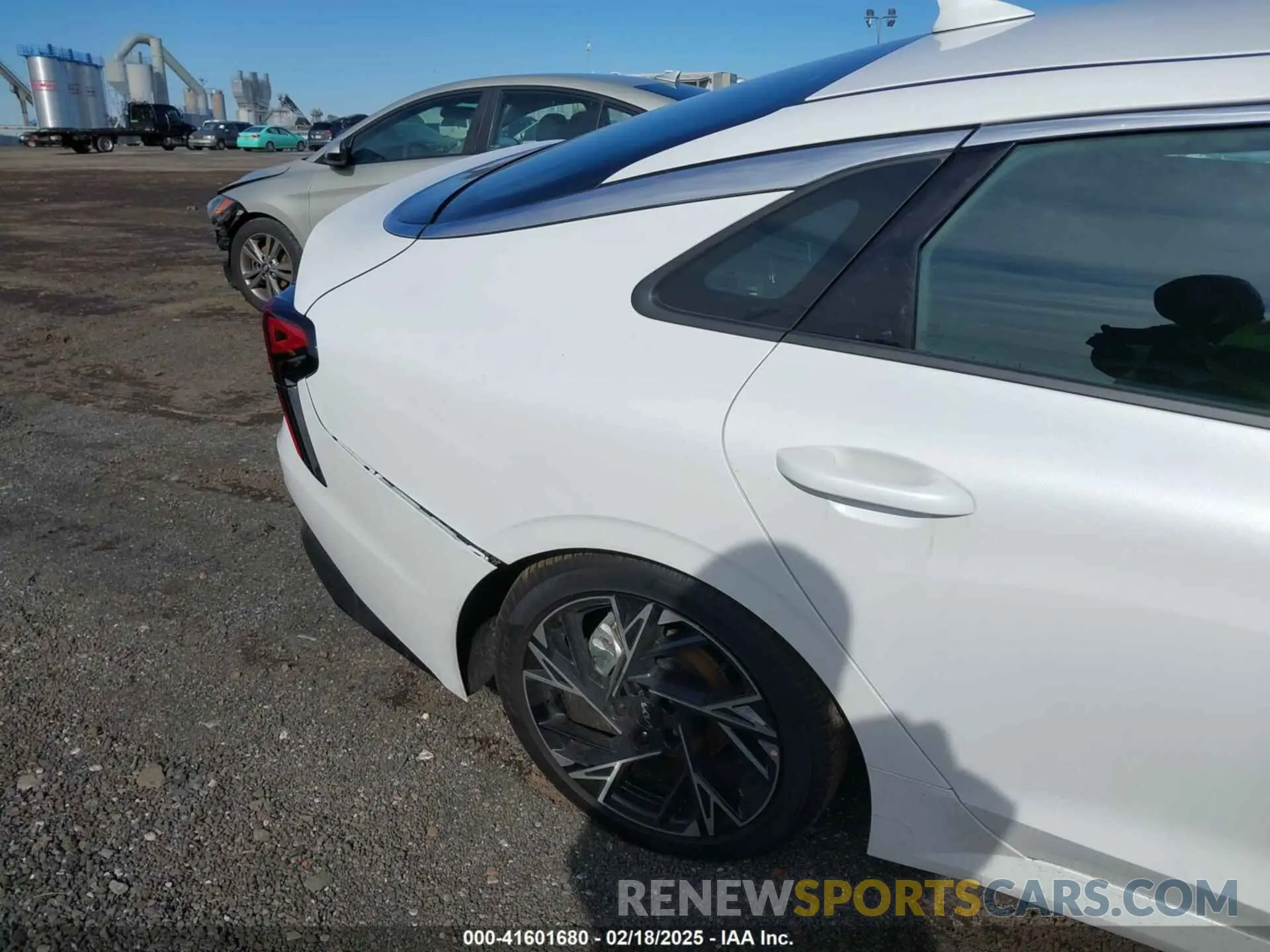 18 fotografías del automóvil dañado KNAG64J73S5280192 KIA K5 2025