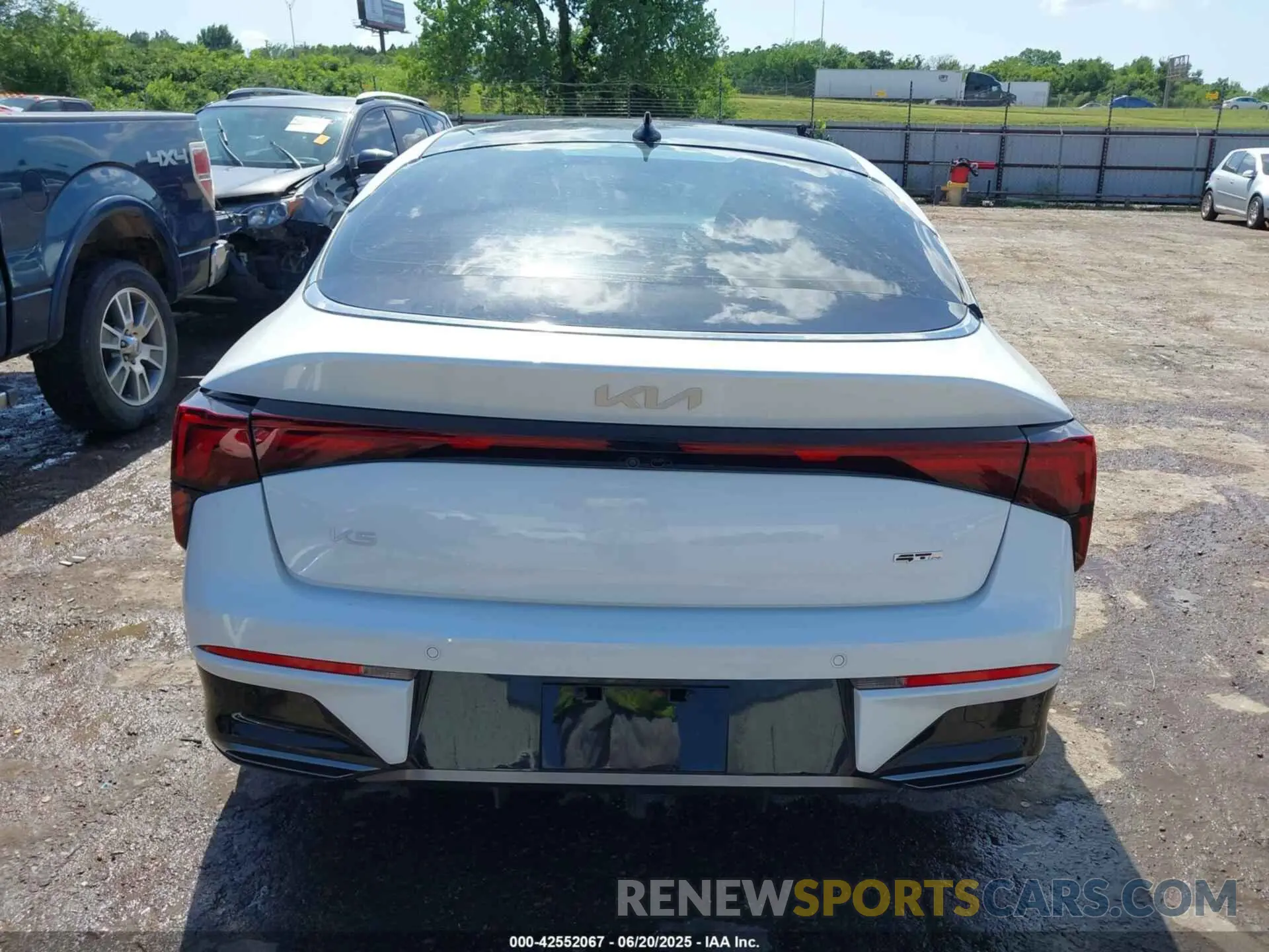 17 fotografías del automóvil dañado KNAG64J73S5291726 KIA K5 2025