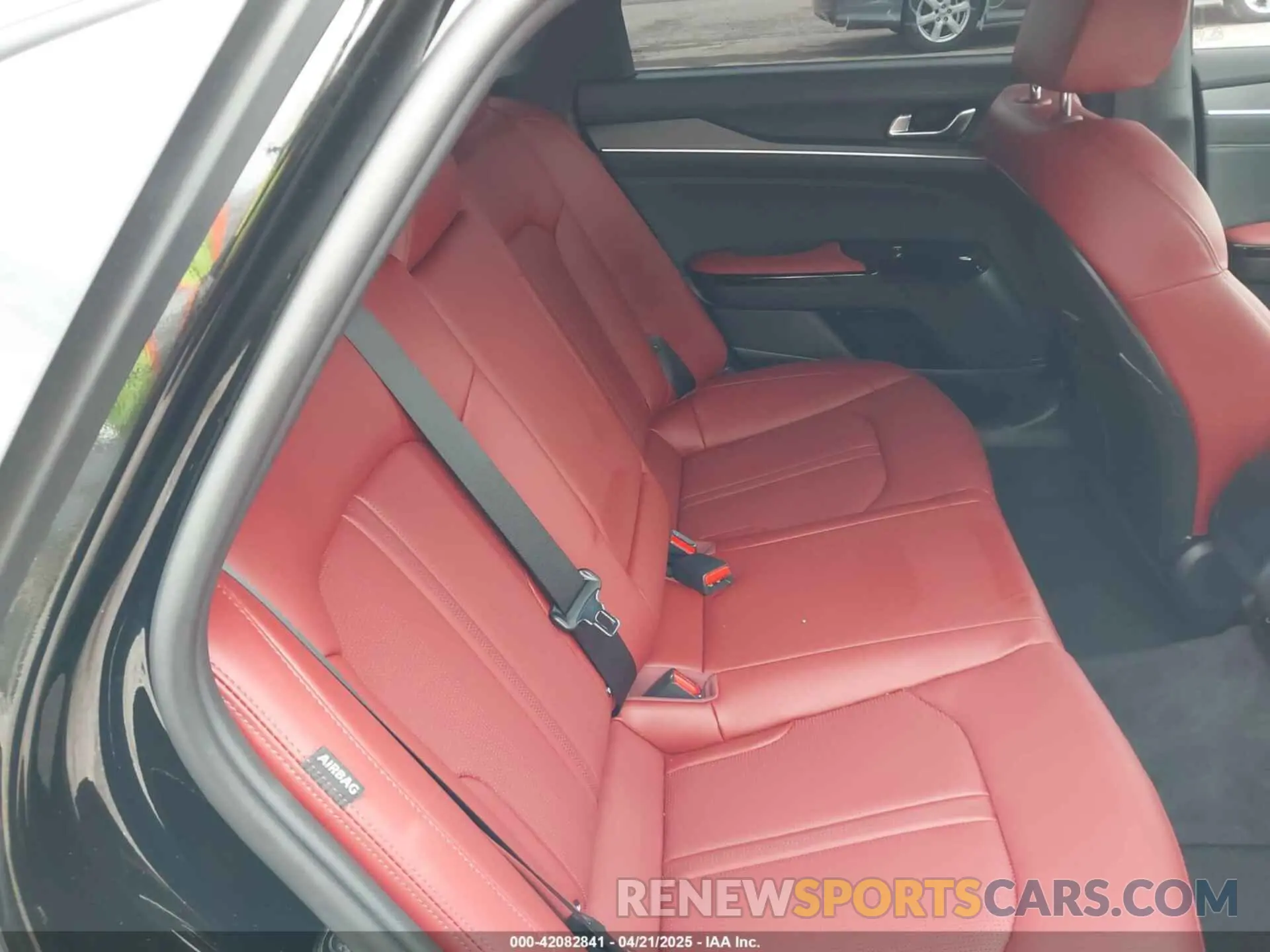 8 fotografías del automóvil dañado KNAG64J73S5359295 KIA K5 2025