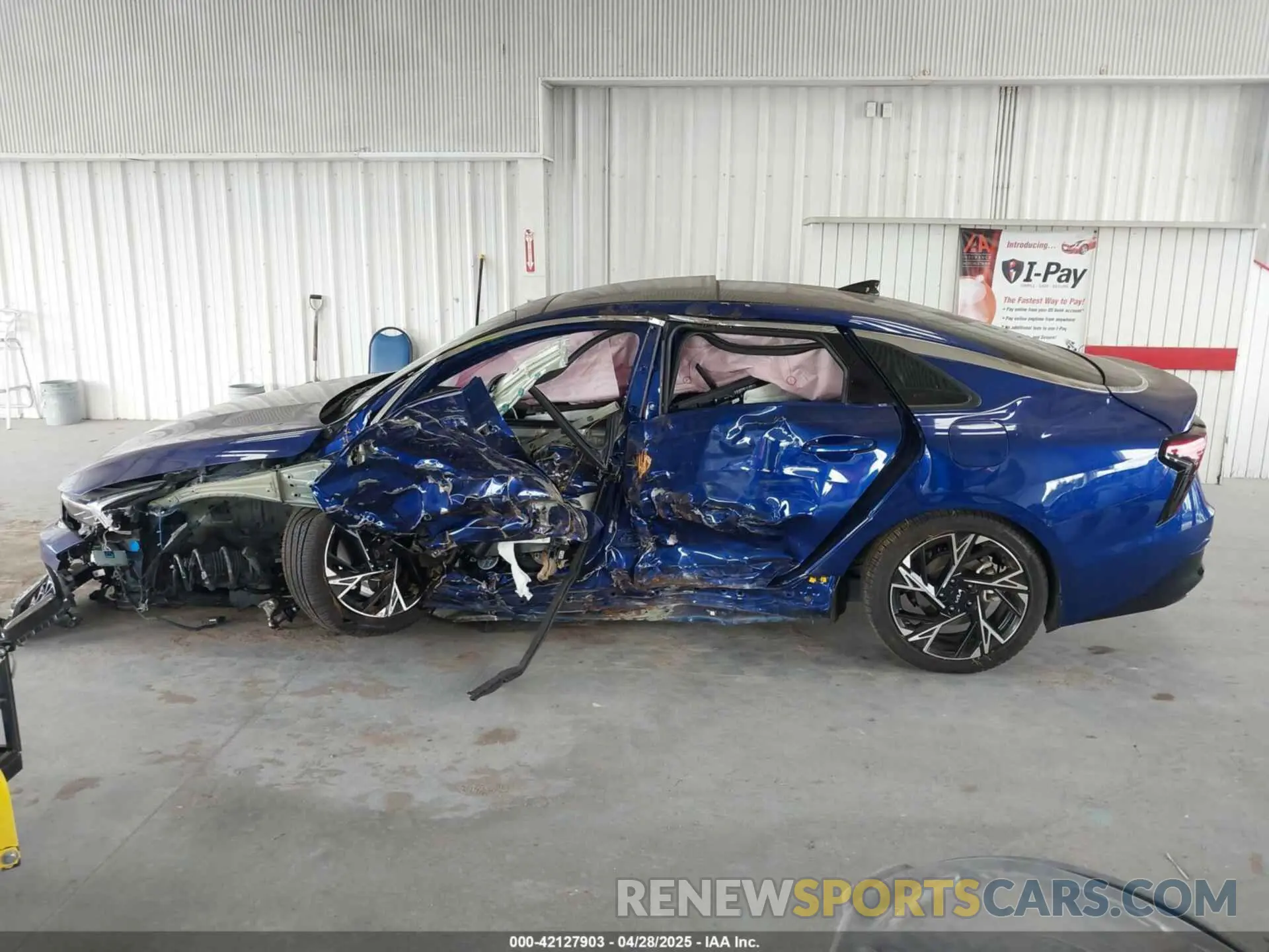 14 fotografías del automóvil dañado KNAG64J74S5274899 KIA K5 2025
