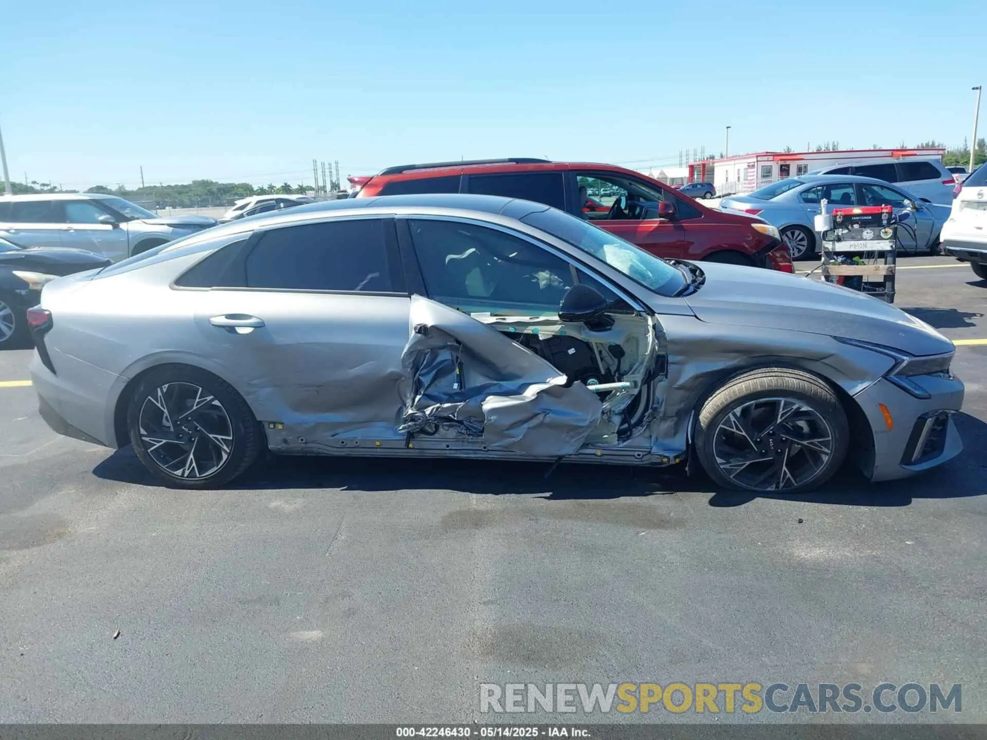 13 fotografías del automóvil dañado KNAG64J74S5320148 KIA K5 2025