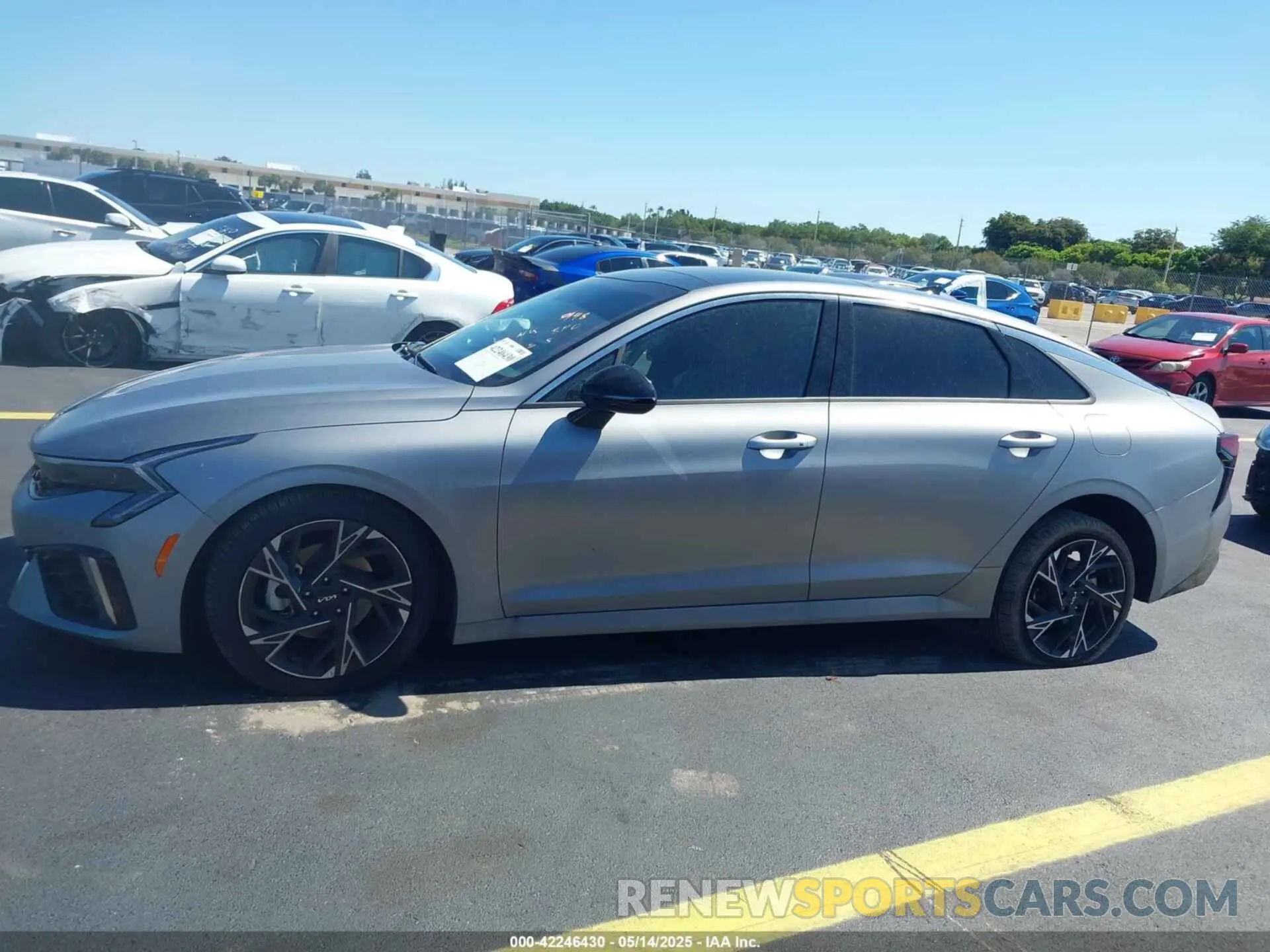 14 fotografías del automóvil dañado KNAG64J74S5320148 KIA K5 2025
