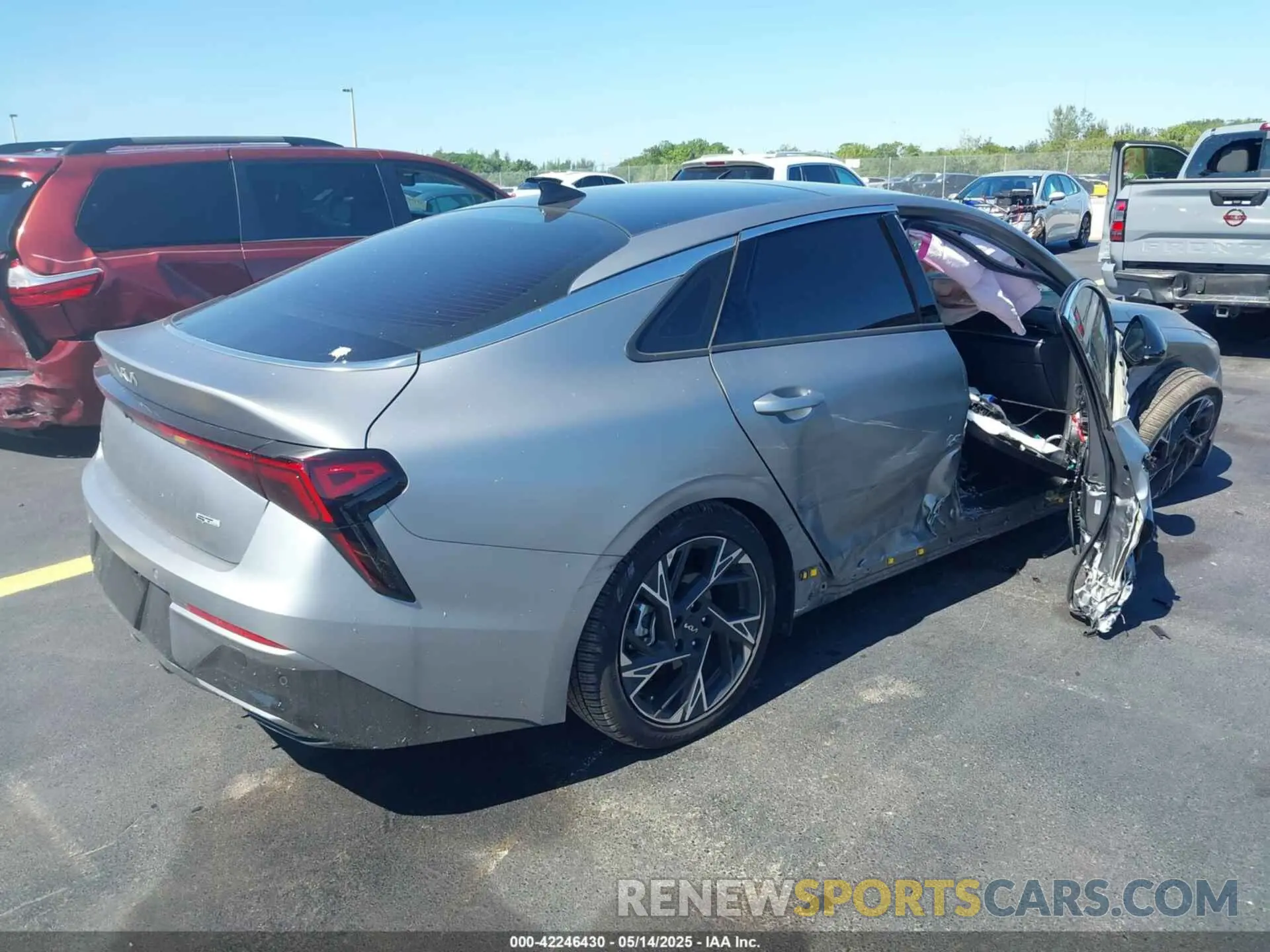 4 fotografías del automóvil dañado KNAG64J74S5320148 KIA K5 2025