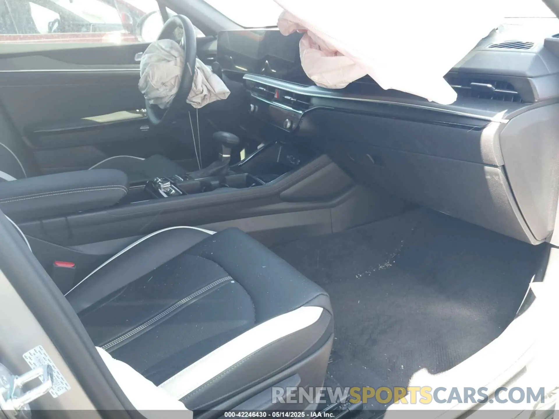 5 fotografías del automóvil dañado KNAG64J74S5320148 KIA K5 2025