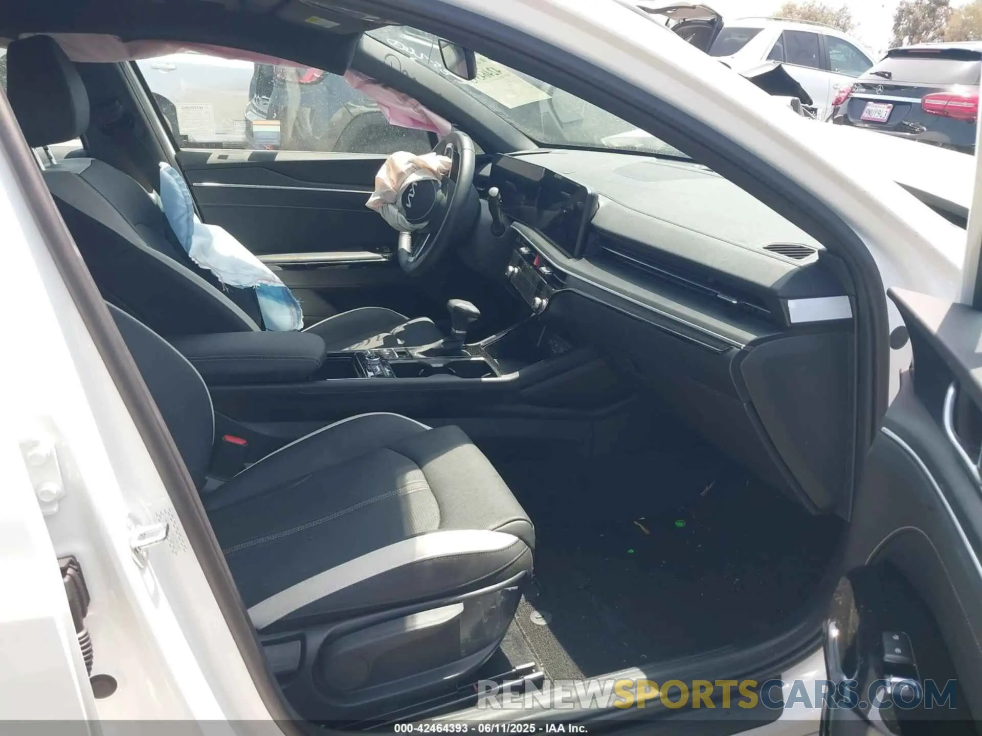5 fotografías del automóvil dañado KNAG64J74S5352551 KIA K5 2025