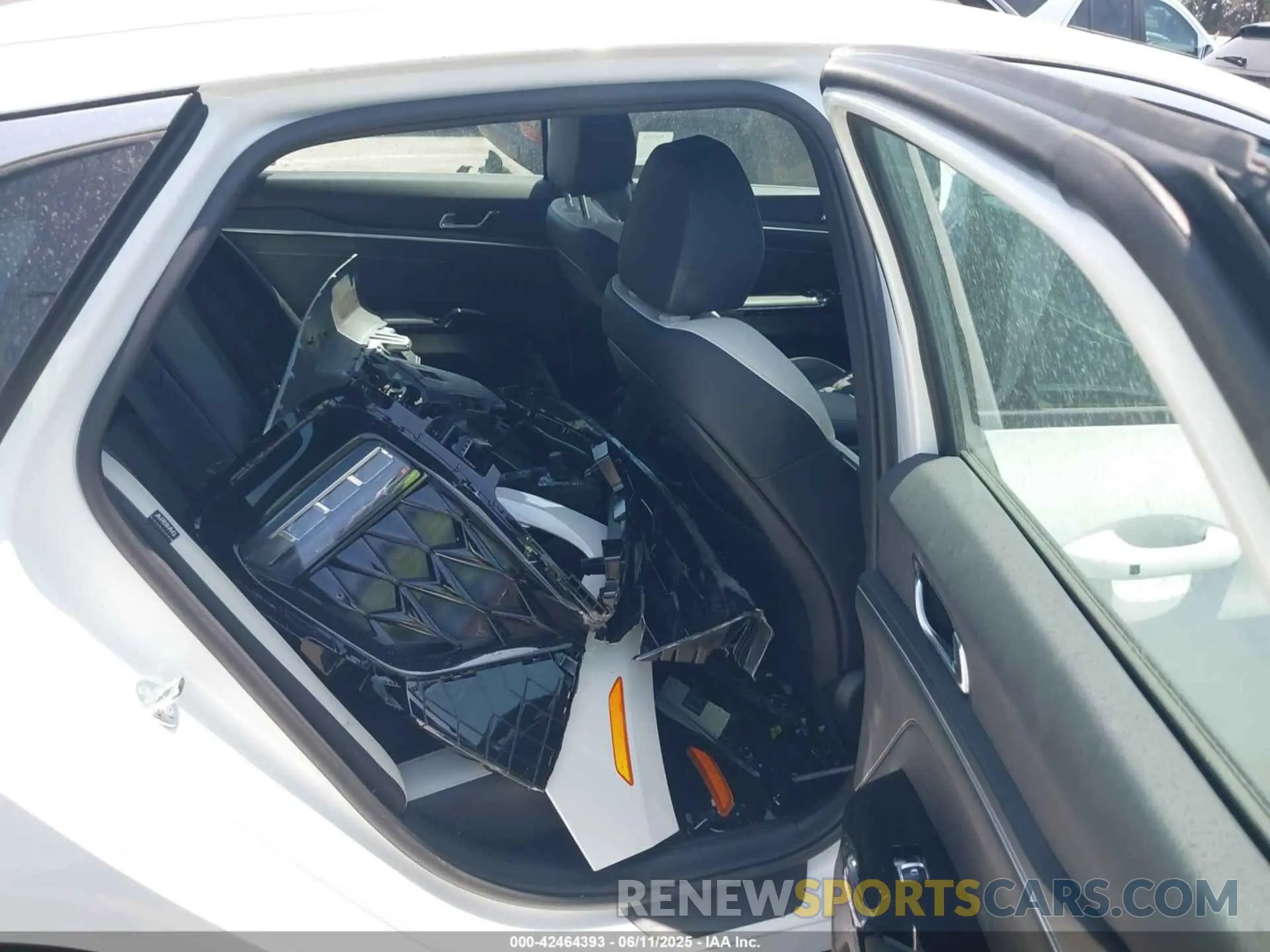 8 fotografías del automóvil dañado KNAG64J74S5352551 KIA K5 2025