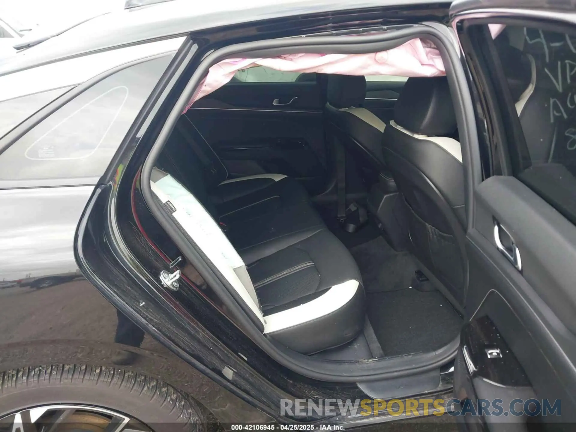8 fotografías del automóvil dañado KNAG64J75S5280775 KIA K5 2025