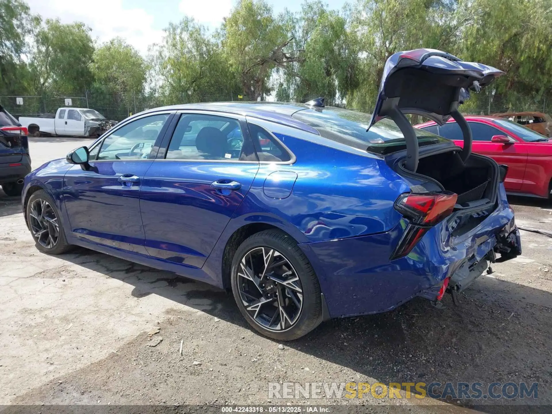 3 fotografías del automóvil dañado KNAG64J75S5299455 KIA K5 2025