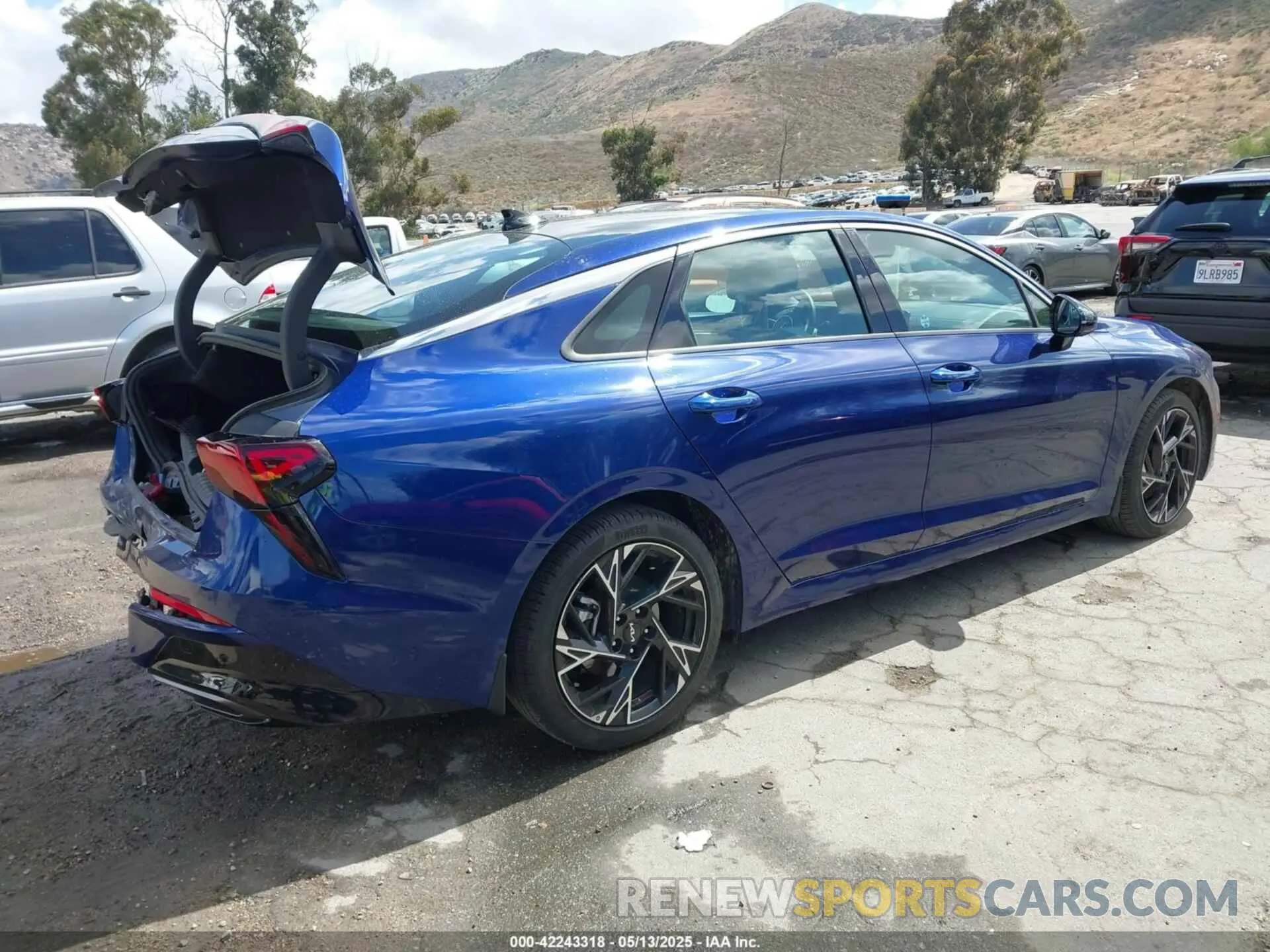 4 fotografías del automóvil dañado KNAG64J75S5299455 KIA K5 2025