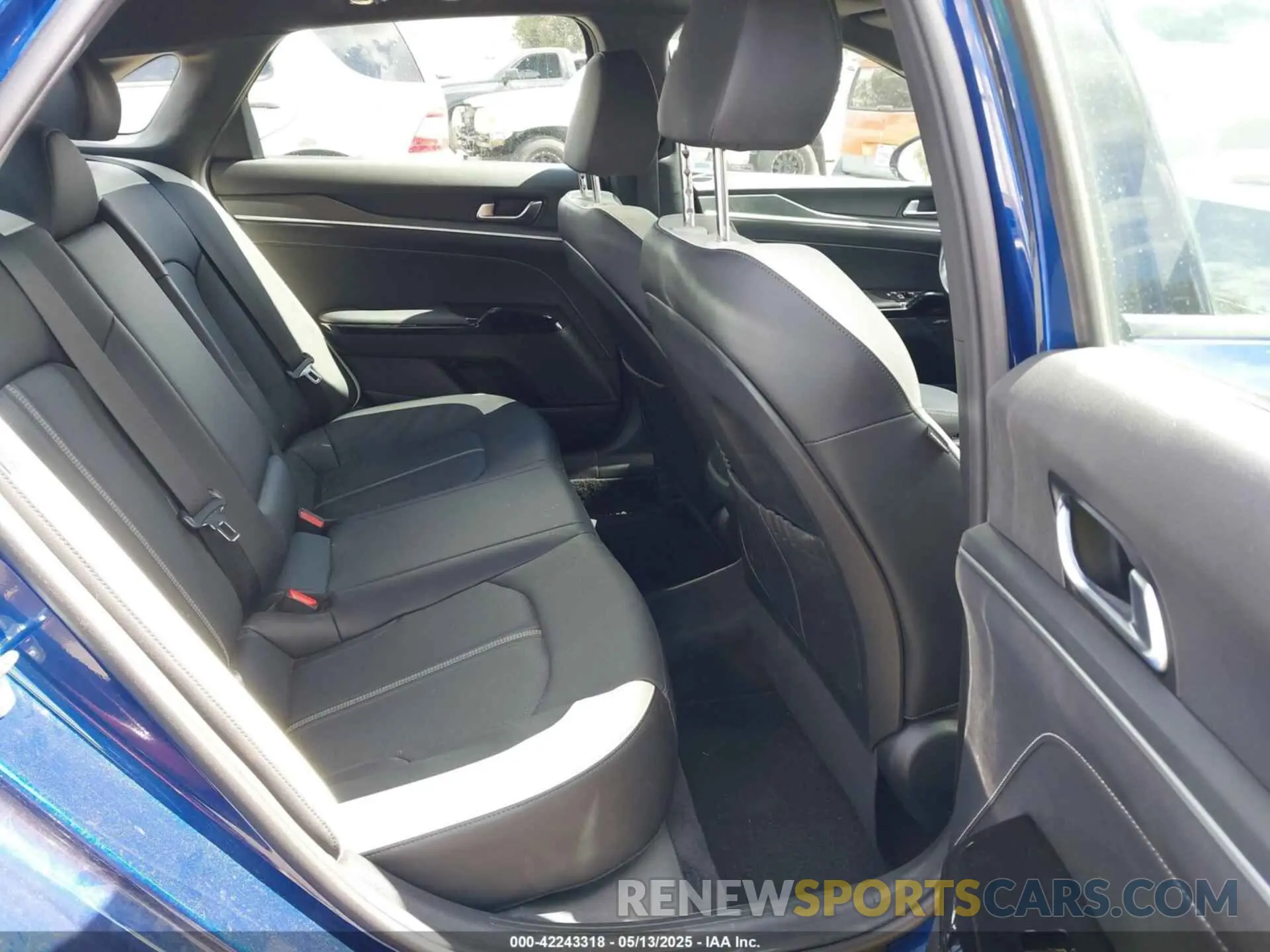 8 fotografías del automóvil dañado KNAG64J75S5299455 KIA K5 2025