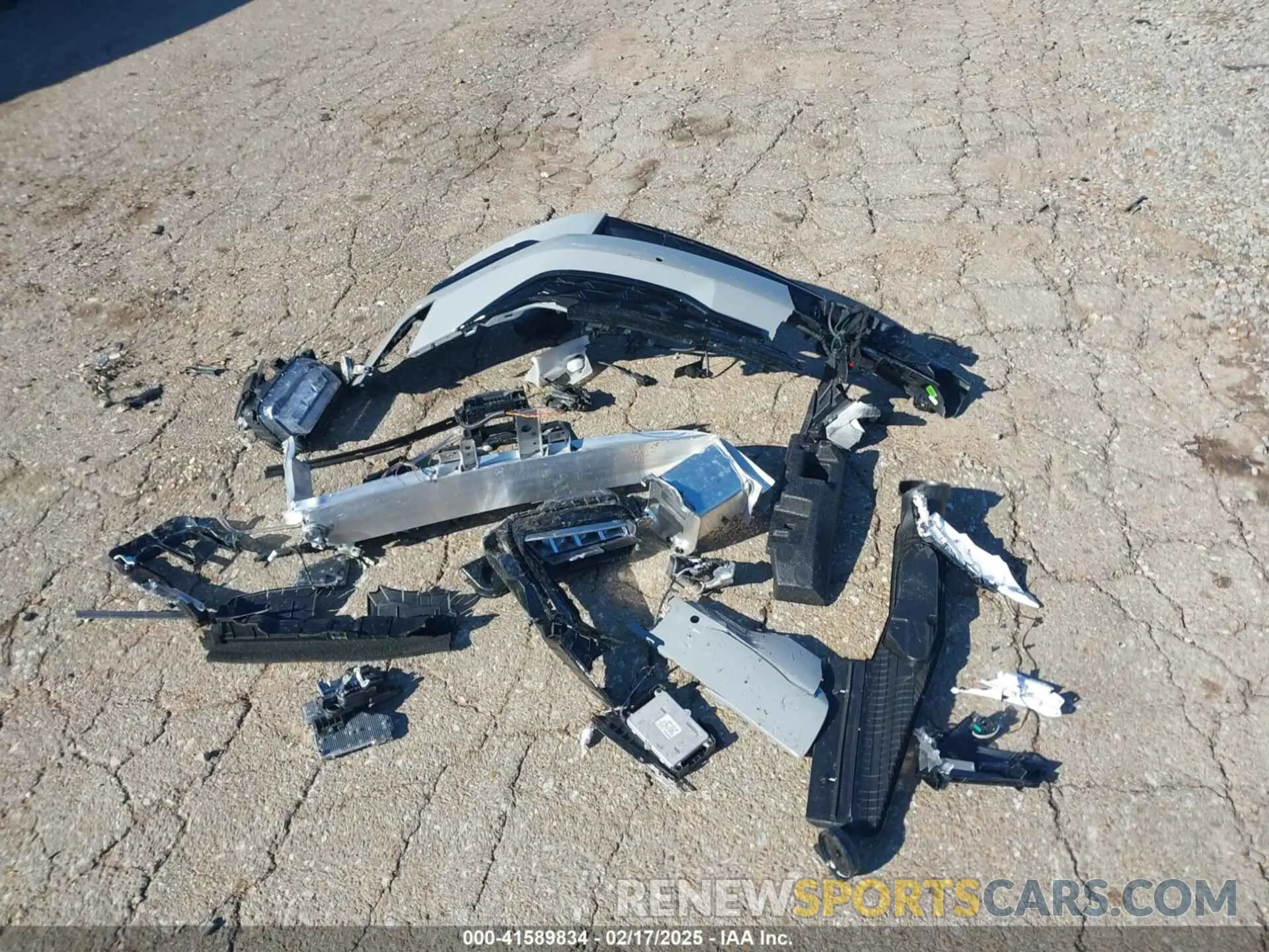 12 fotografías del automóvil dañado KNAG64J76S5298198 KIA K5 2025
