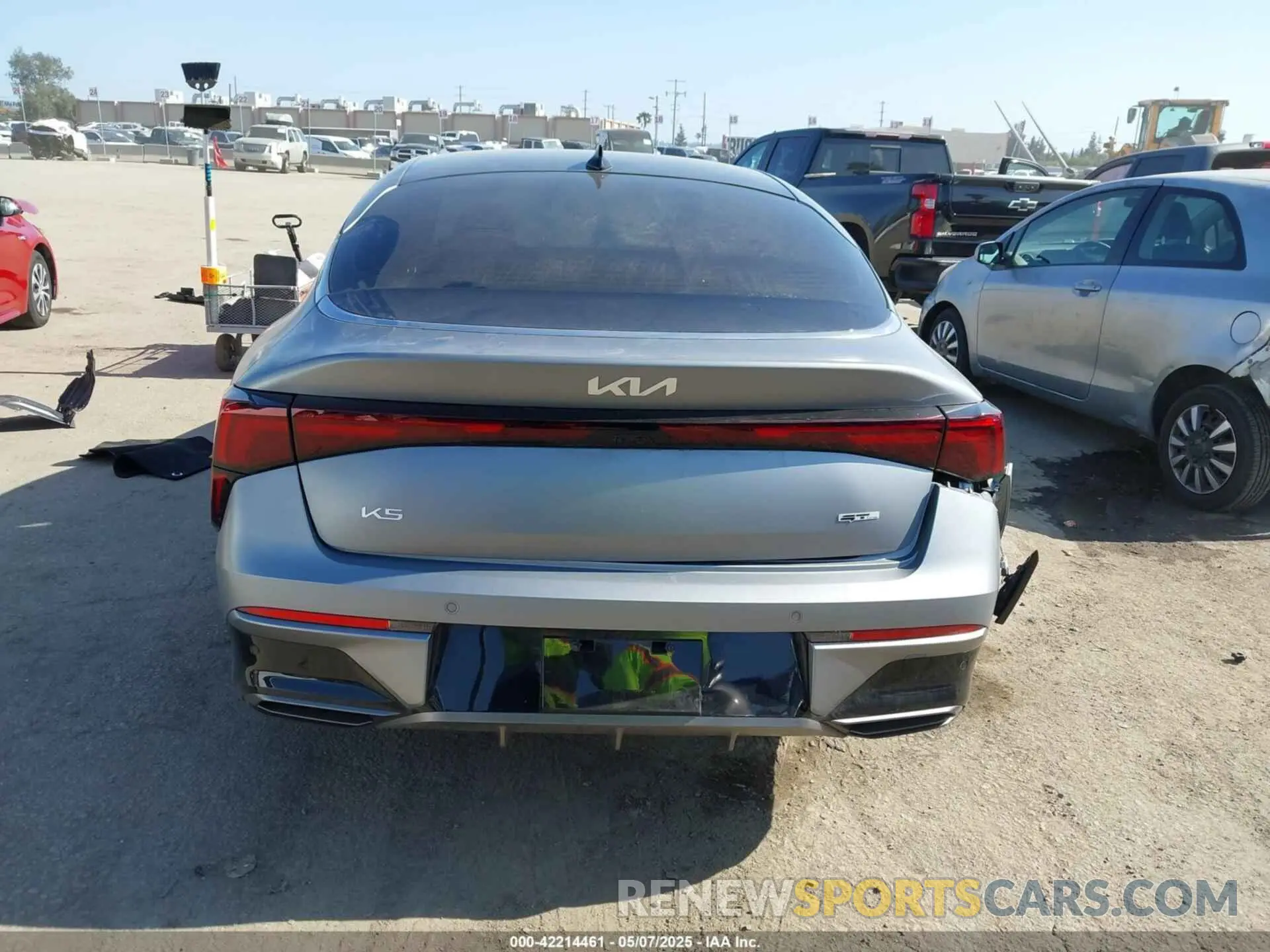 15 fotografías del automóvil dañado KNAG64J76S5318286 KIA K5 2025