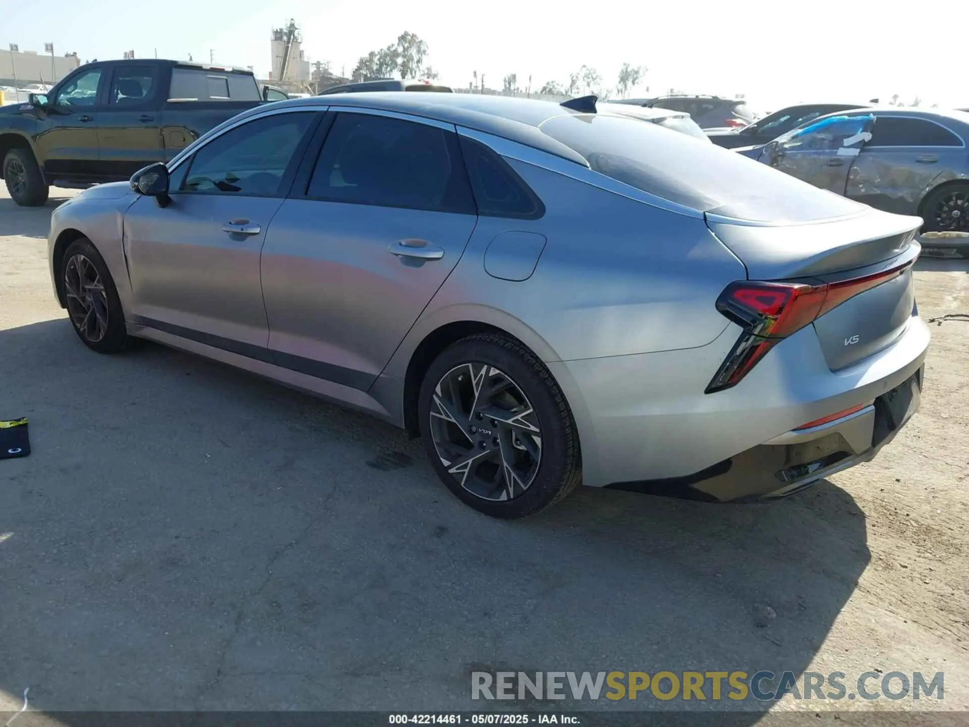 3 fotografías del automóvil dañado KNAG64J76S5318286 KIA K5 2025