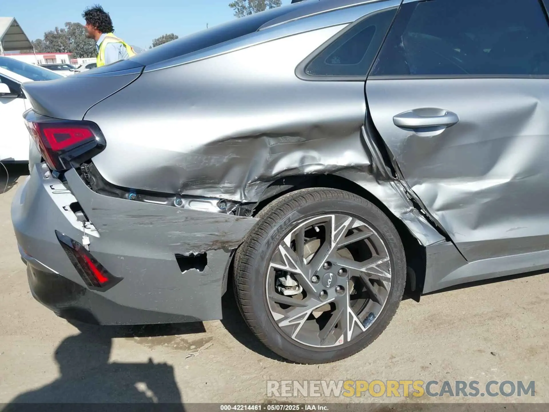 6 fotografías del automóvil dañado KNAG64J76S5318286 KIA K5 2025