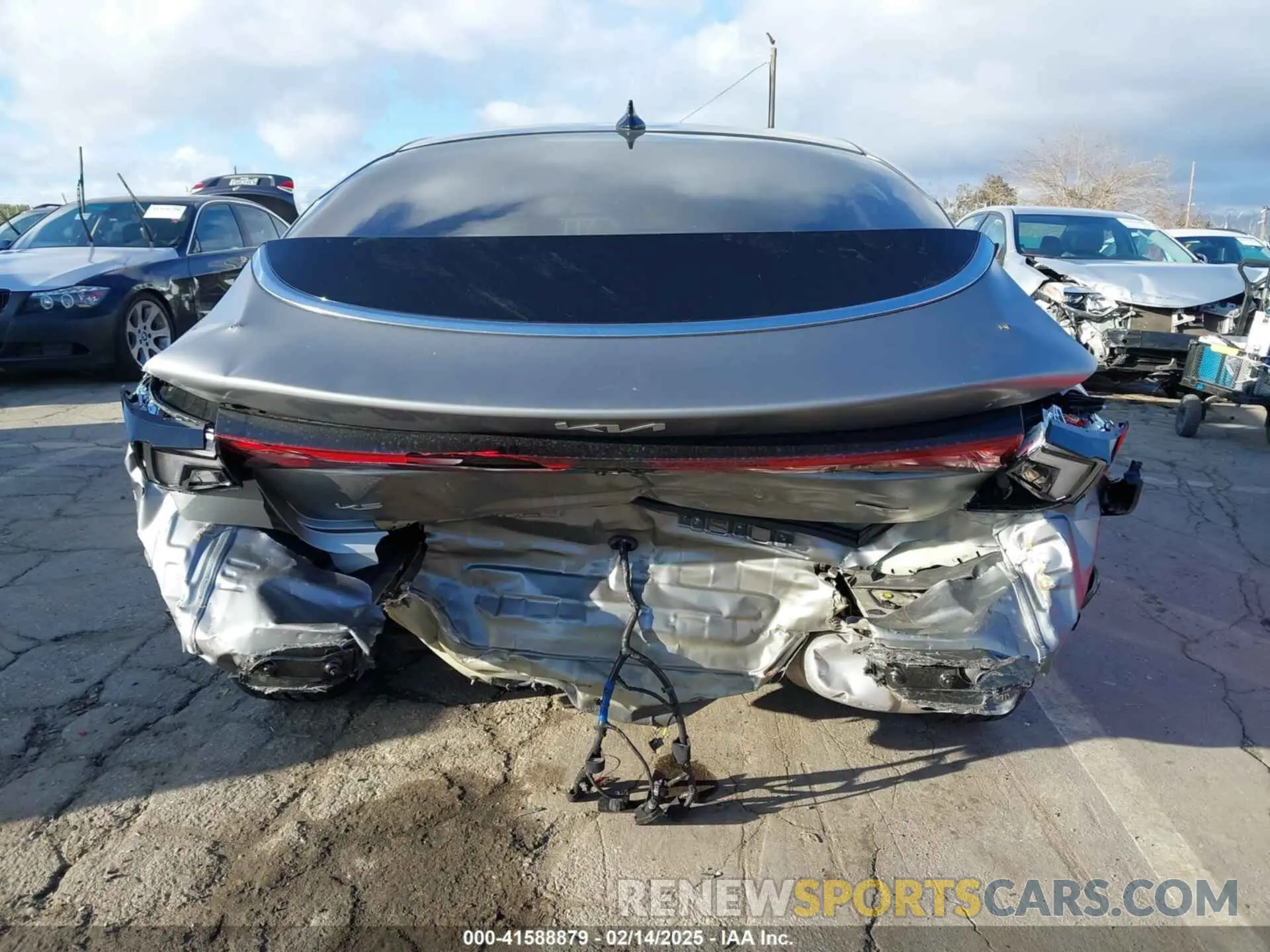 17 fotografías del automóvil dañado KNAG64J77S5289977 KIA K5 2025