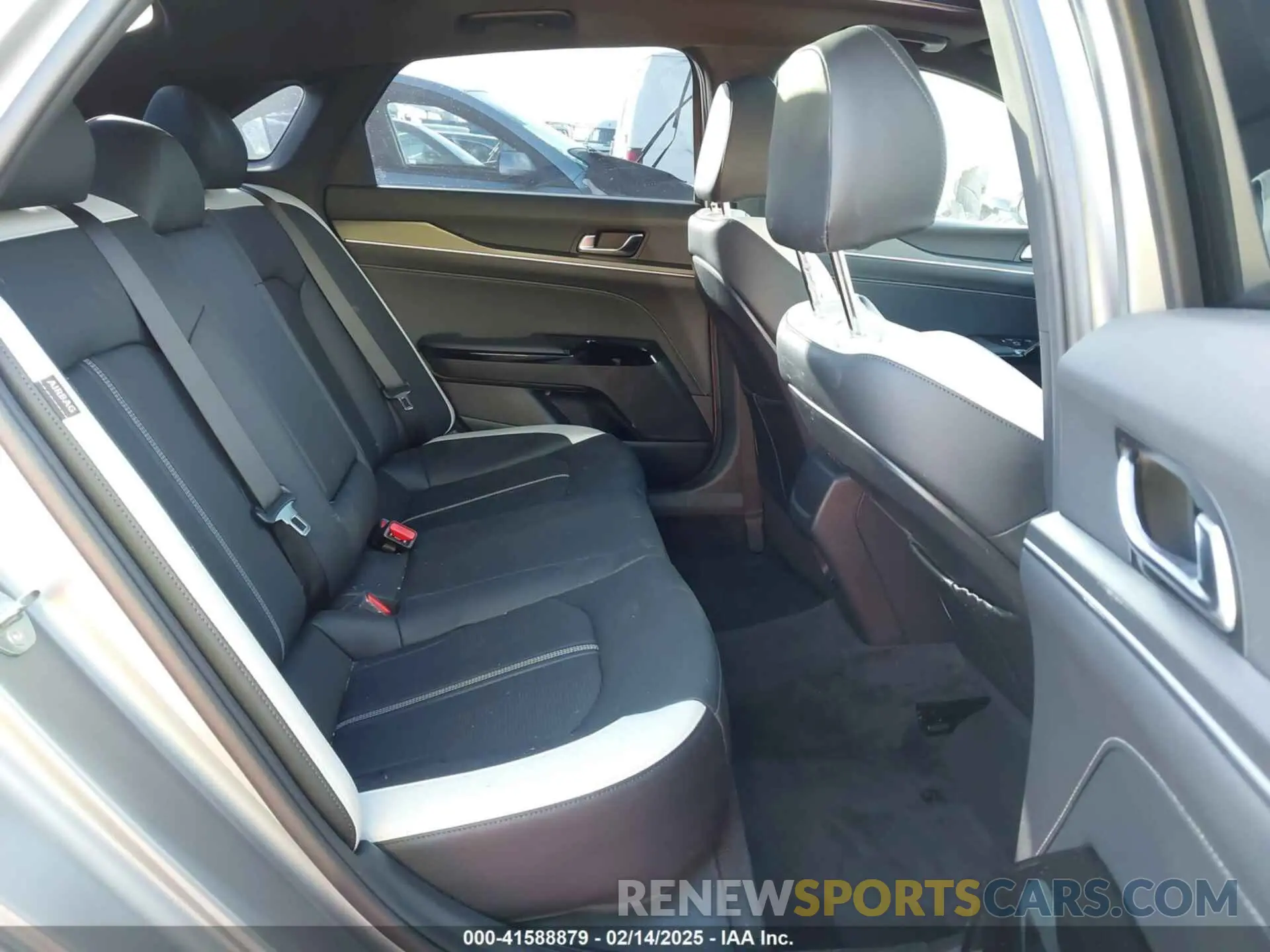 8 fotografías del automóvil dañado KNAG64J77S5289977 KIA K5 2025