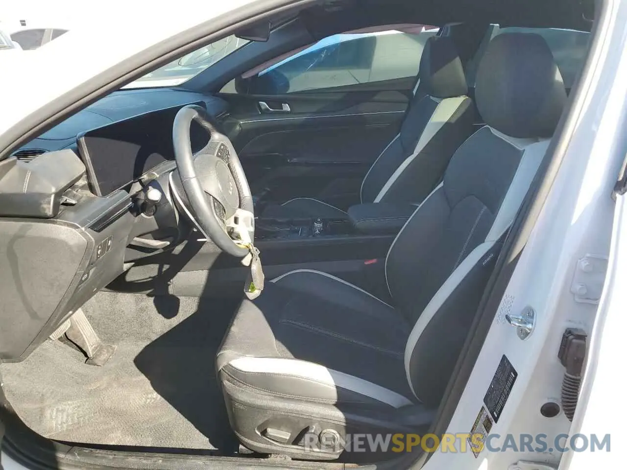 7 fotografías del automóvil dañado KNAG64J77S5306454 KIA K5 2025