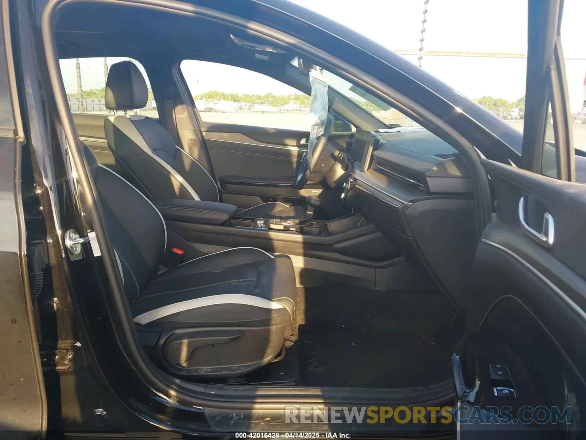 5 fotografías del automóvil dañado KNAG64J77S5355315 KIA K5 2025