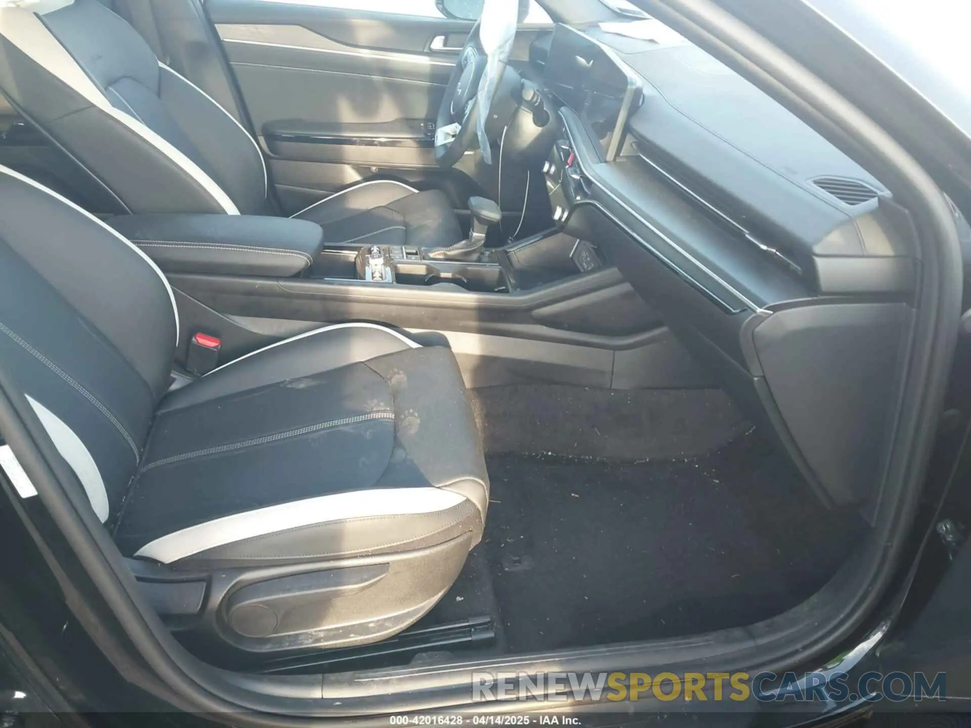 6 fotografías del automóvil dañado KNAG64J77S5355315 KIA K5 2025