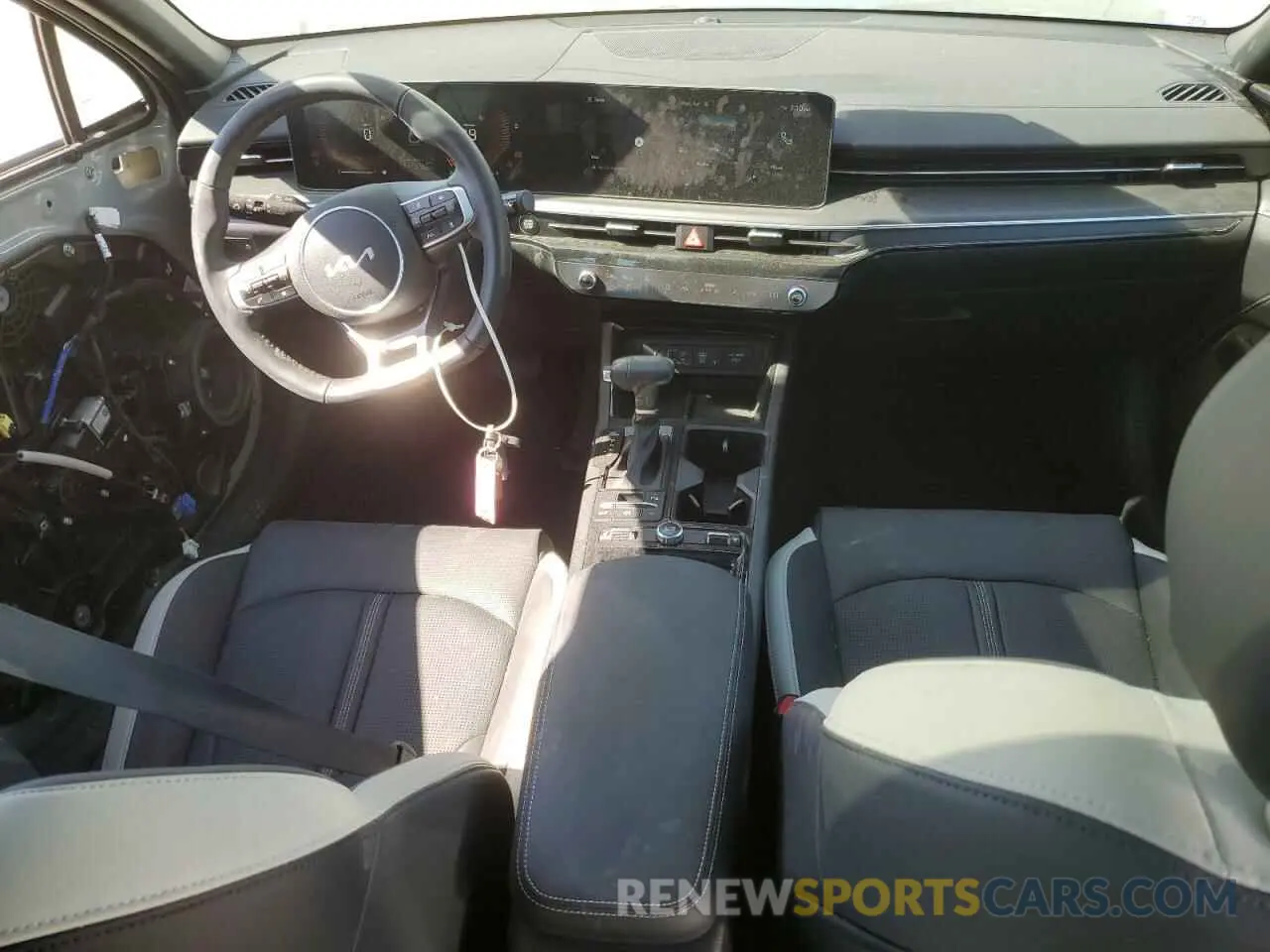 8 fotografías del automóvil dañado KNAG64J78S5307760 KIA K5 2025