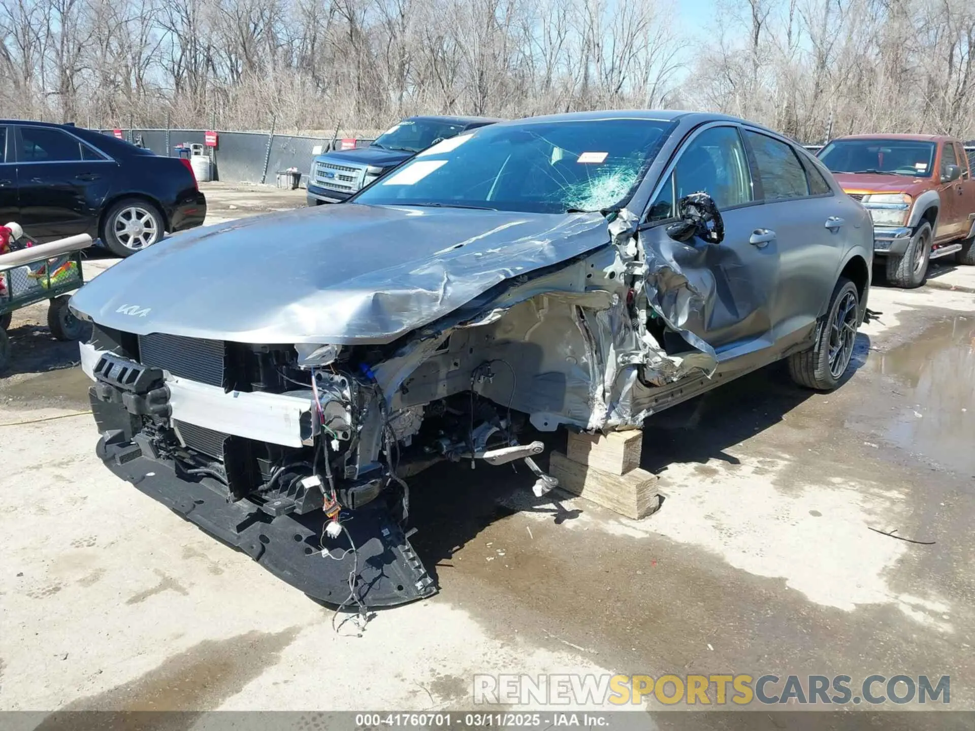 2 fotografías del automóvil dañado KNAG64J78S5311081 KIA K5 2025