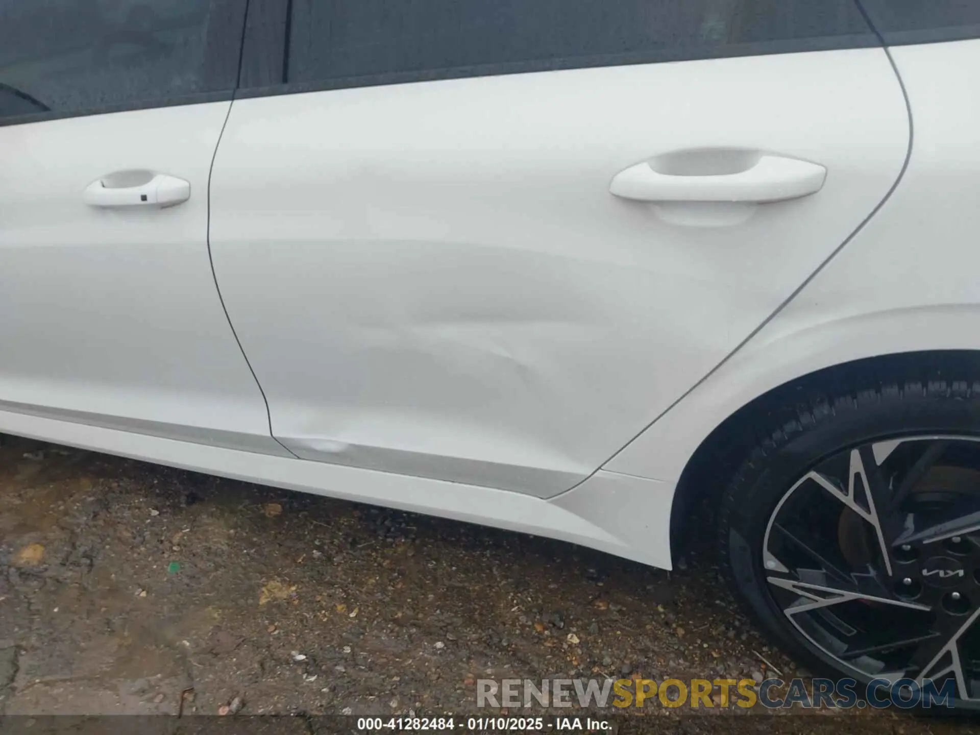 22 fotografías del automóvil dañado KNAG64J78S5313865 KIA K5 2025