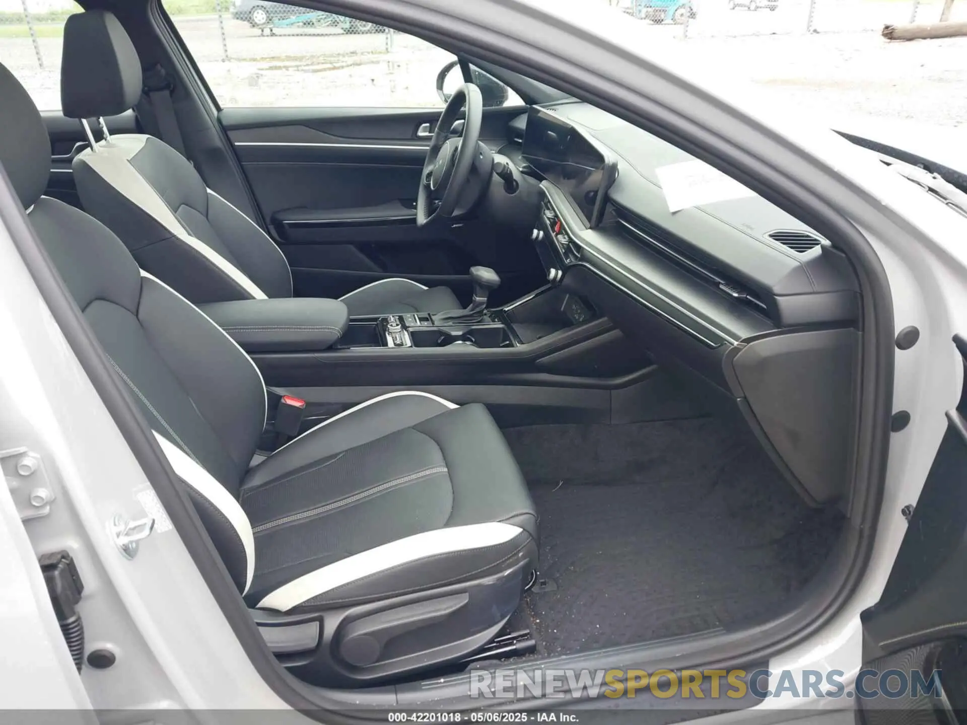 5 fotografías del automóvil dañado KNAG64J78S5325689 KIA K5 2025