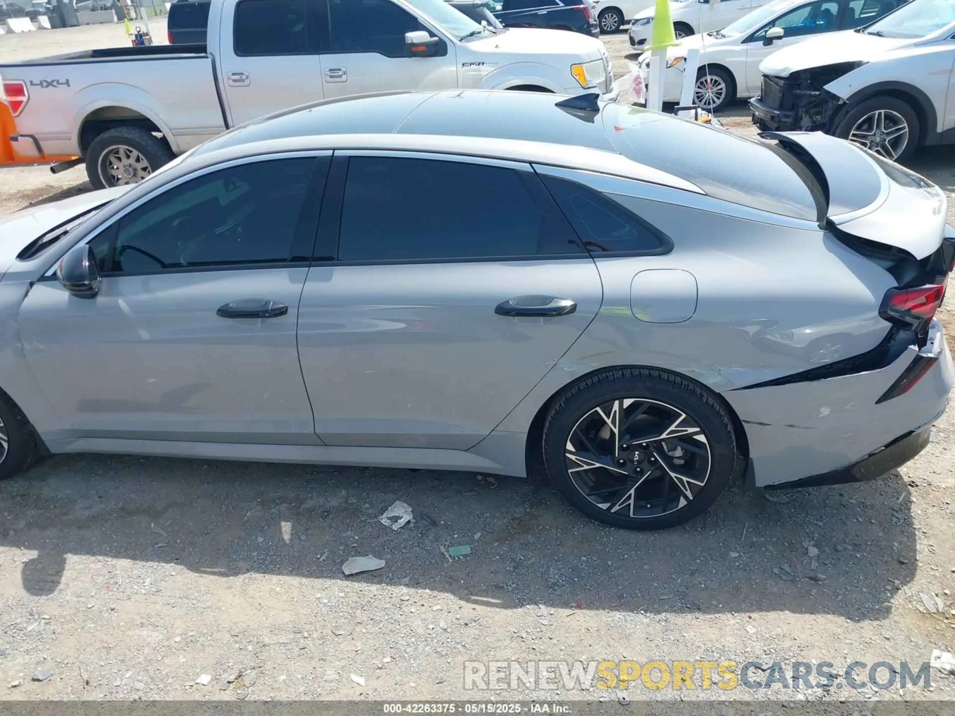 14 fotografías del automóvil dañado KNAG64J78S5330696 KIA K5 2025