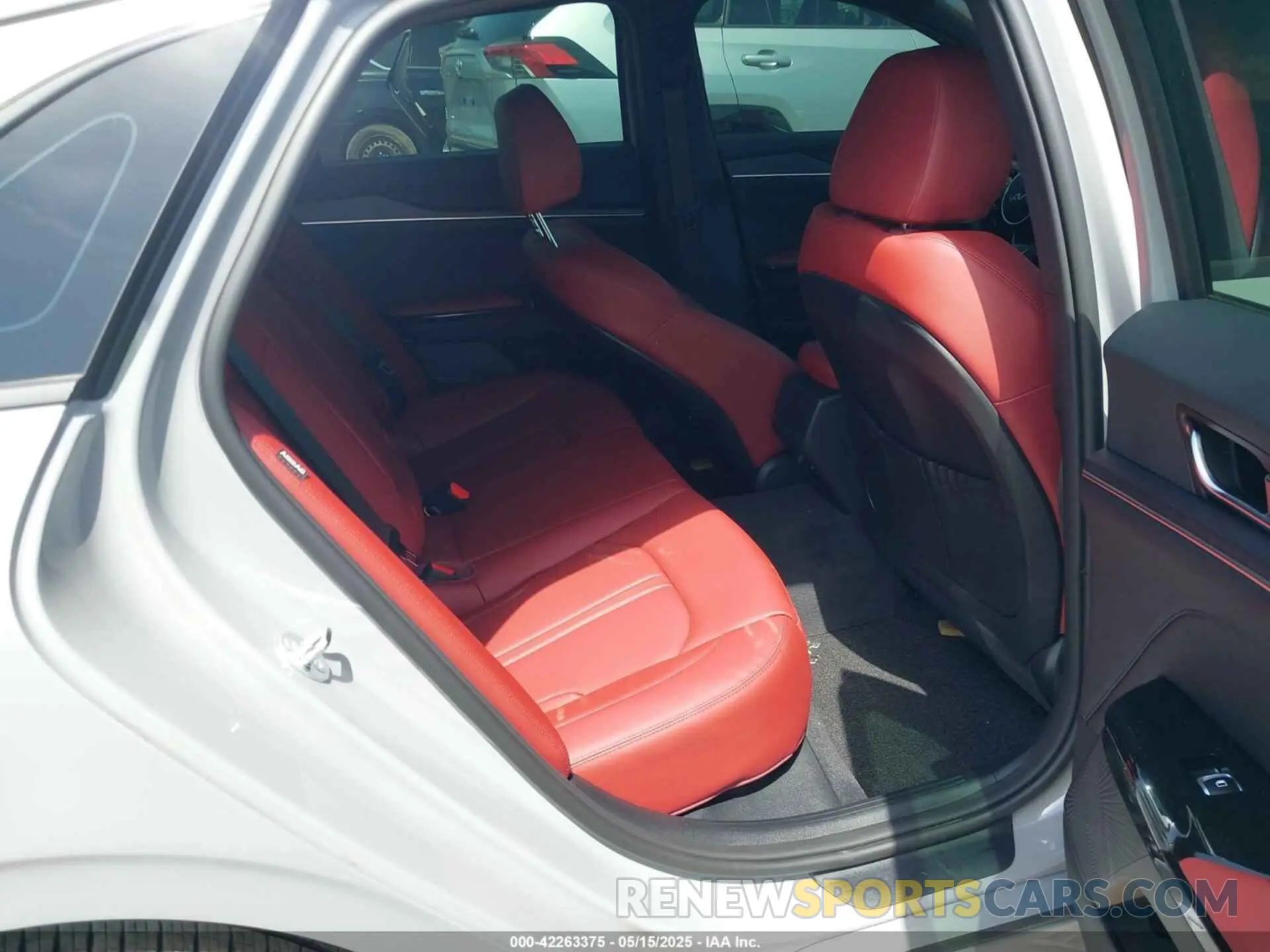 8 fotografías del automóvil dañado KNAG64J78S5330696 KIA K5 2025
