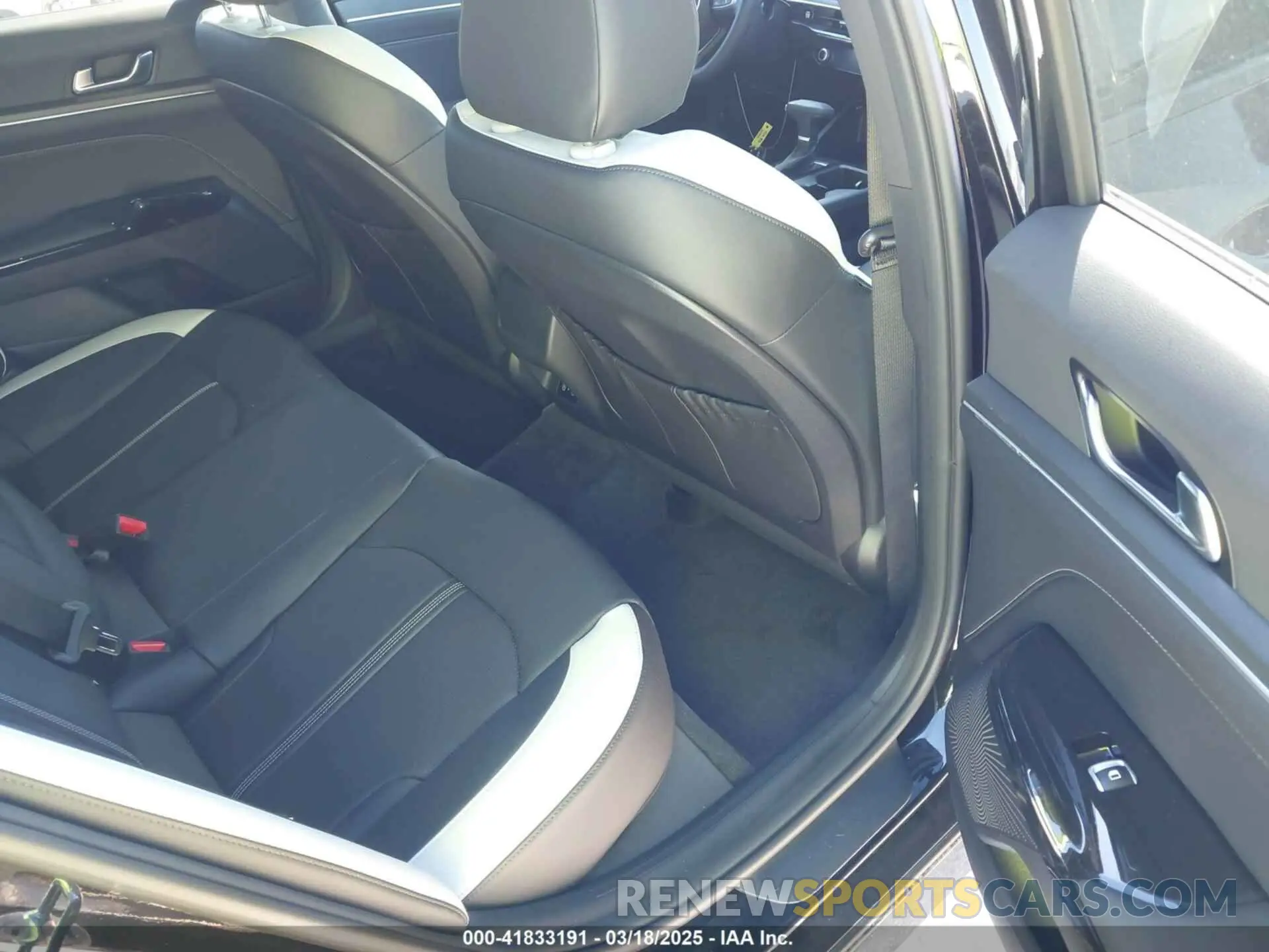 8 fotografías del automóvil dañado KNAG64J78S5330990 KIA K5 2025