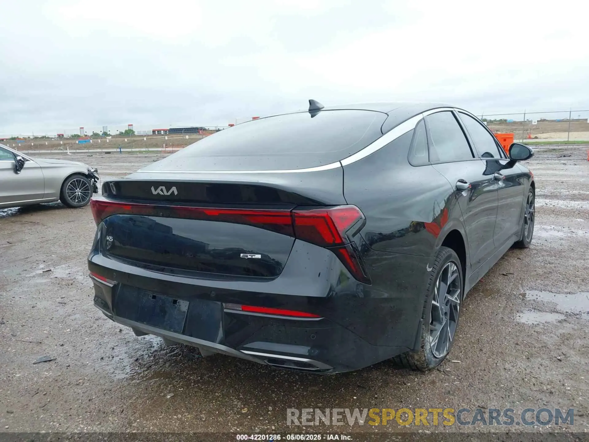 4 fotografías del automóvil dañado KNAG64J78S5334280 KIA K5 2025