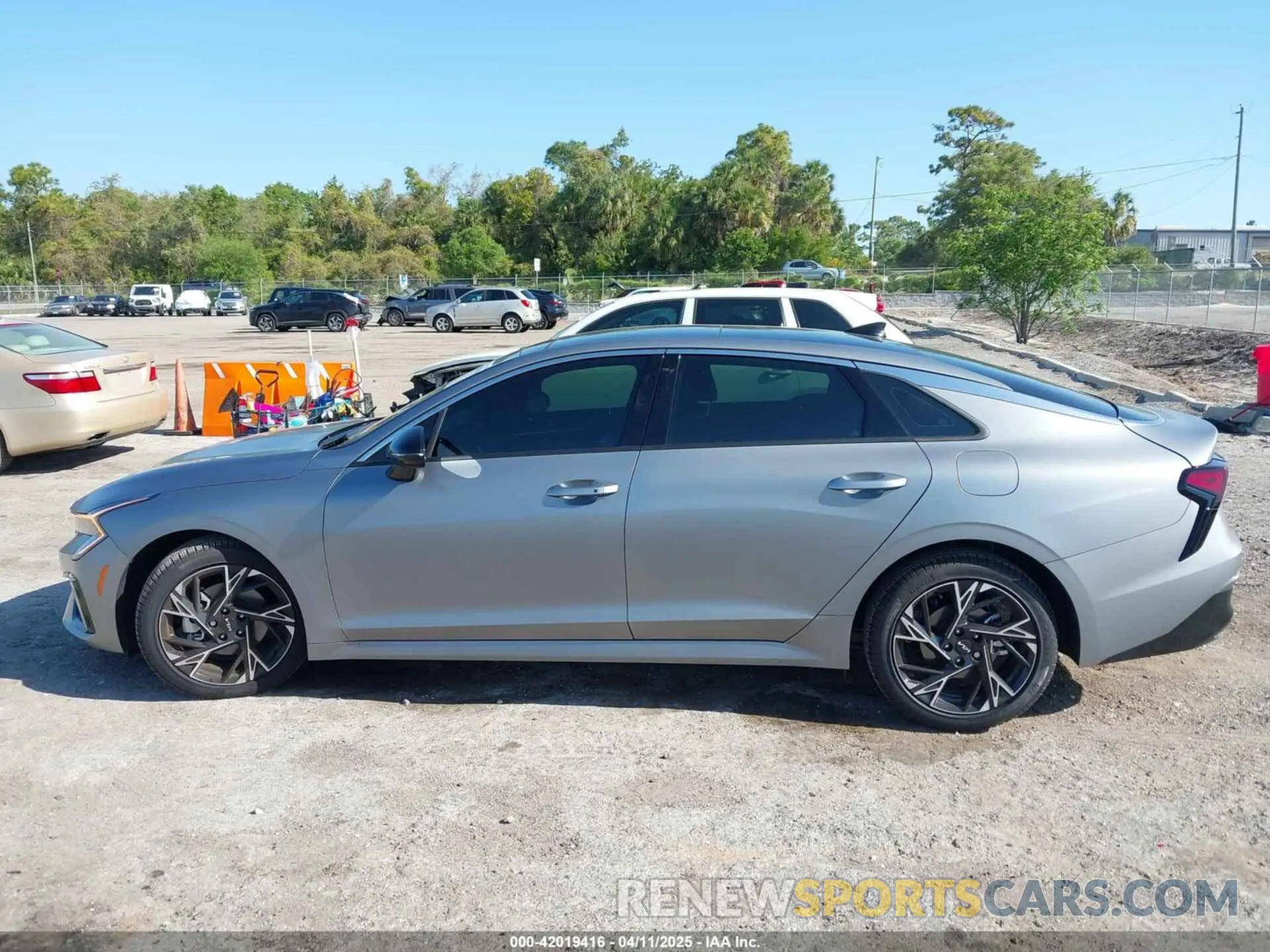 14 fotografías del automóvil dañado KNAG64J78S5335252 KIA K5 2025