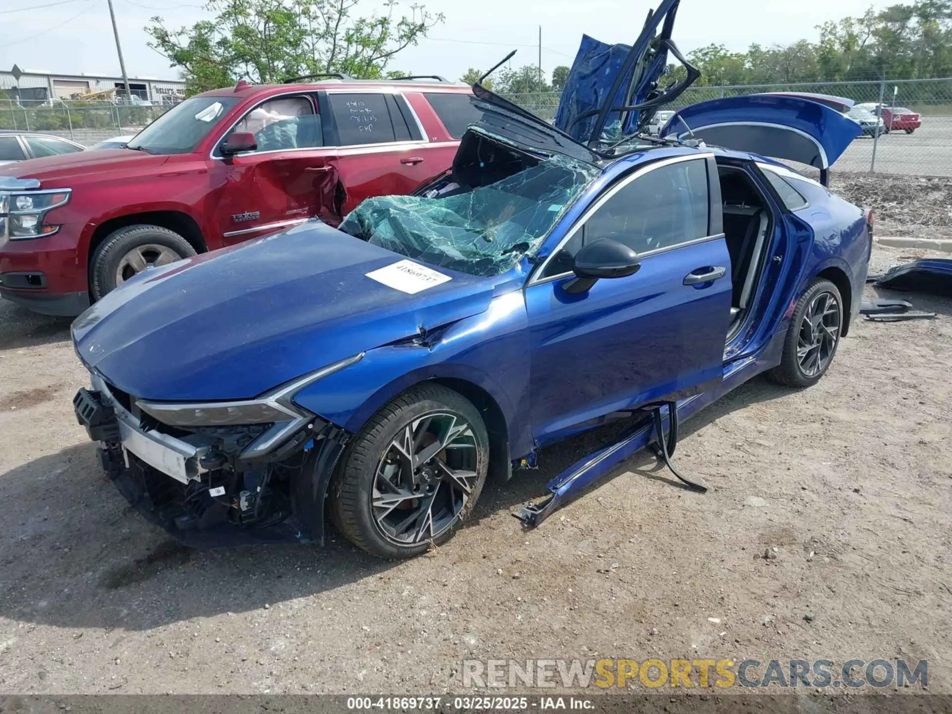 2 fotografías del automóvil dañado KNAG64J79S5269682 KIA K5 2025