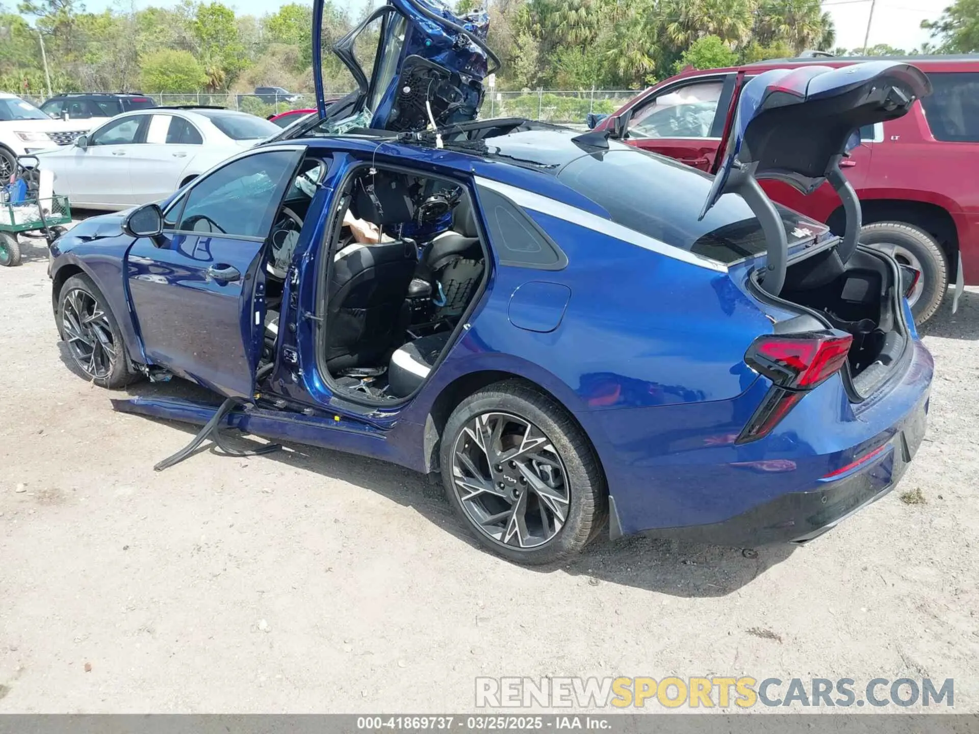 3 fotografías del automóvil dañado KNAG64J79S5269682 KIA K5 2025