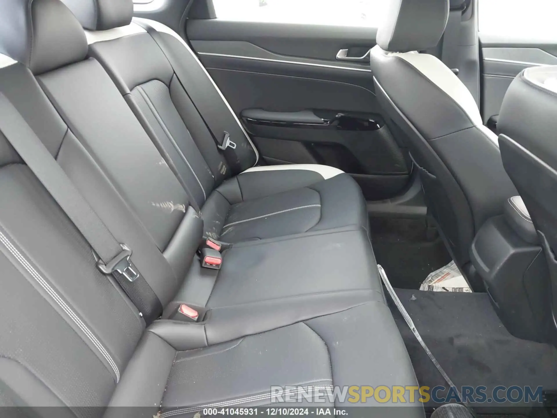 8 fotografías del automóvil dañado KNAG64J79S5269990 KIA K5 2025