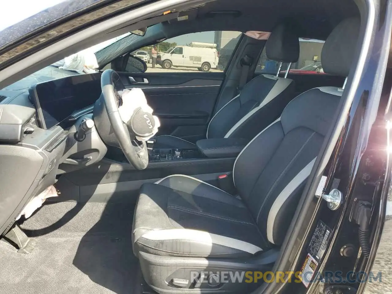 7 fotografías del automóvil dañado KNAG64J79S5282979 KIA K5 2025
