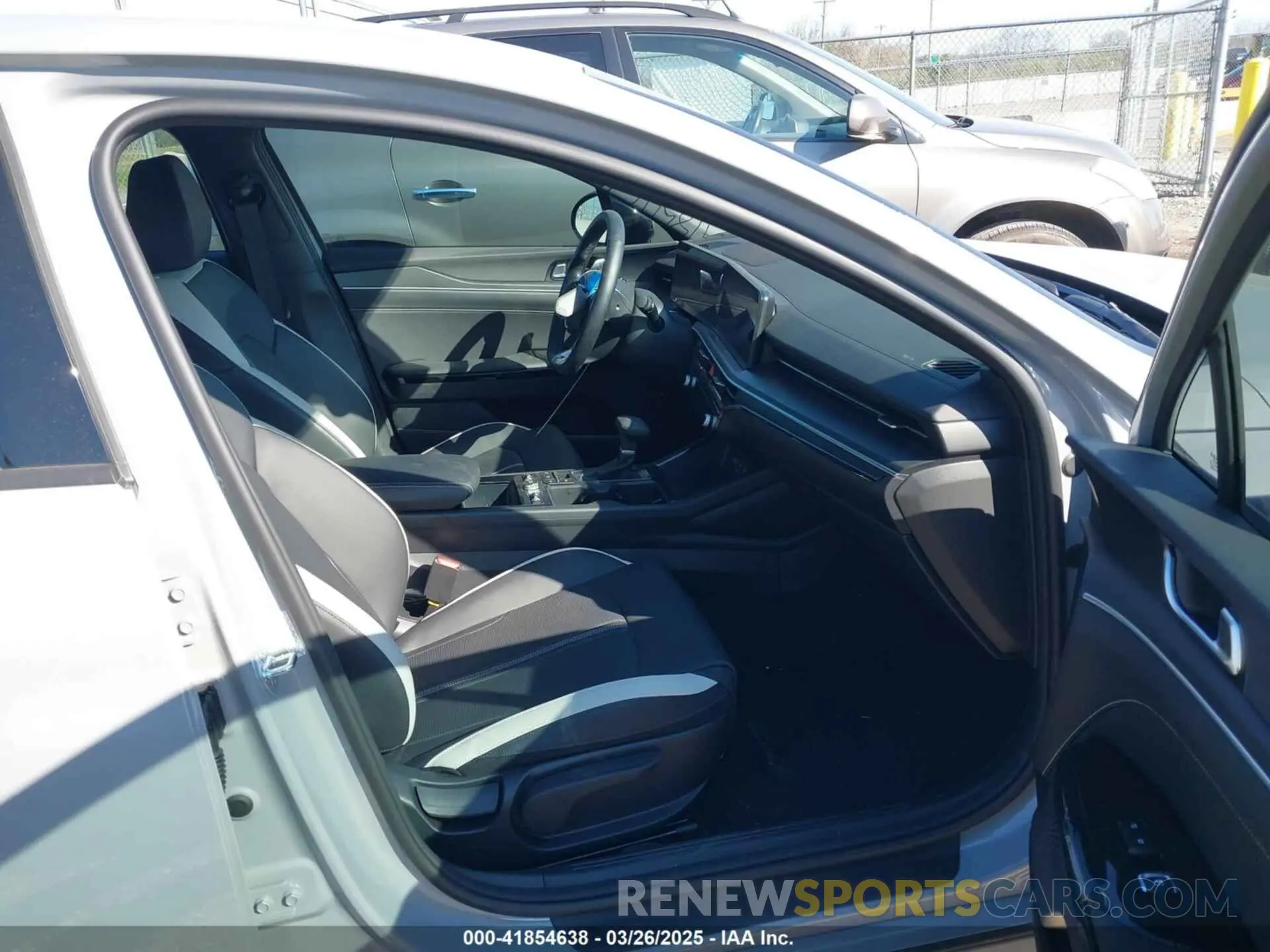 5 fotografías del automóvil dañado KNAG64J79S5311638 KIA K5 2025