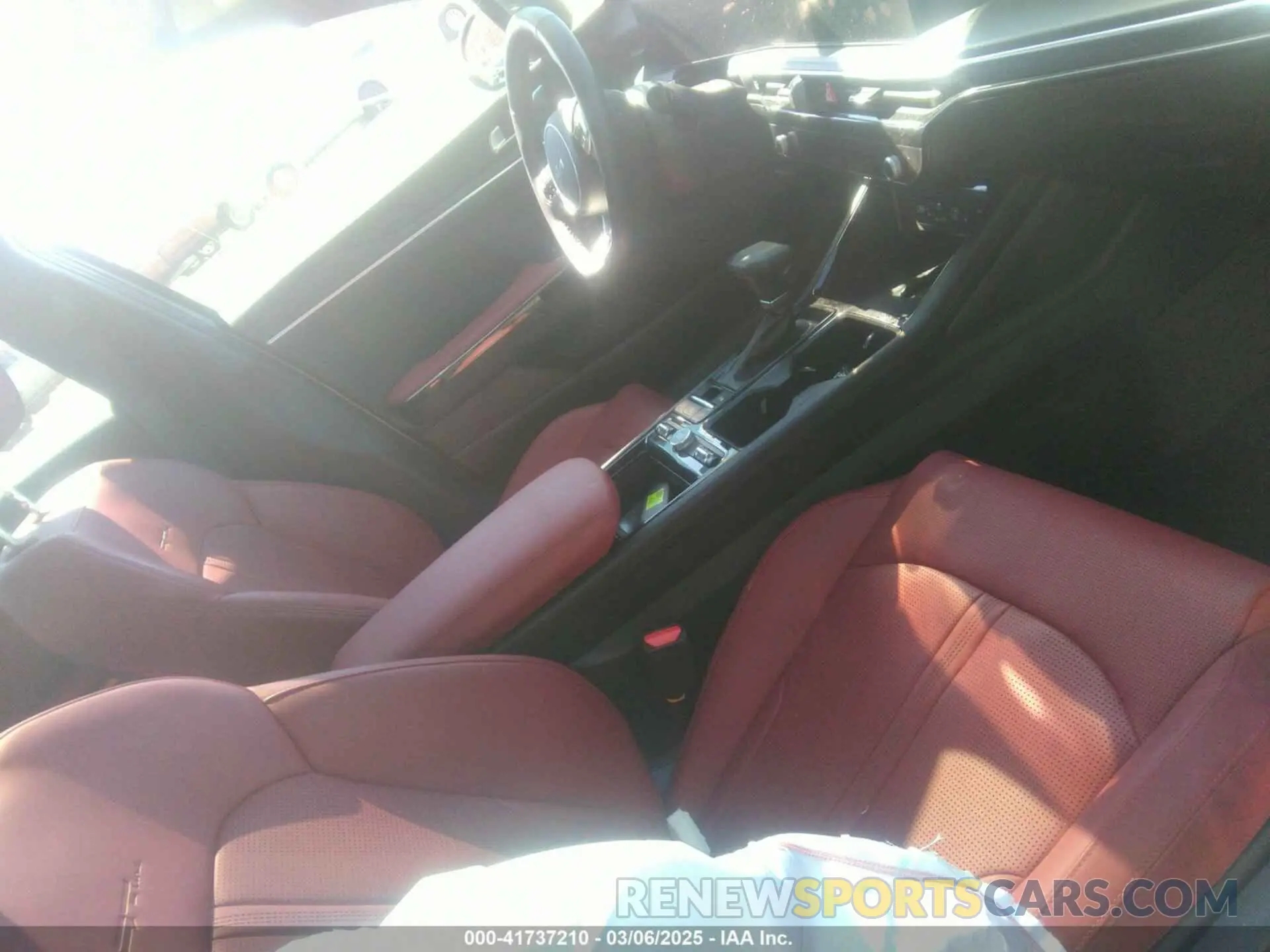 5 fotografías del automóvil dañado KNAG64J7XS5278780 KIA K5 2025
