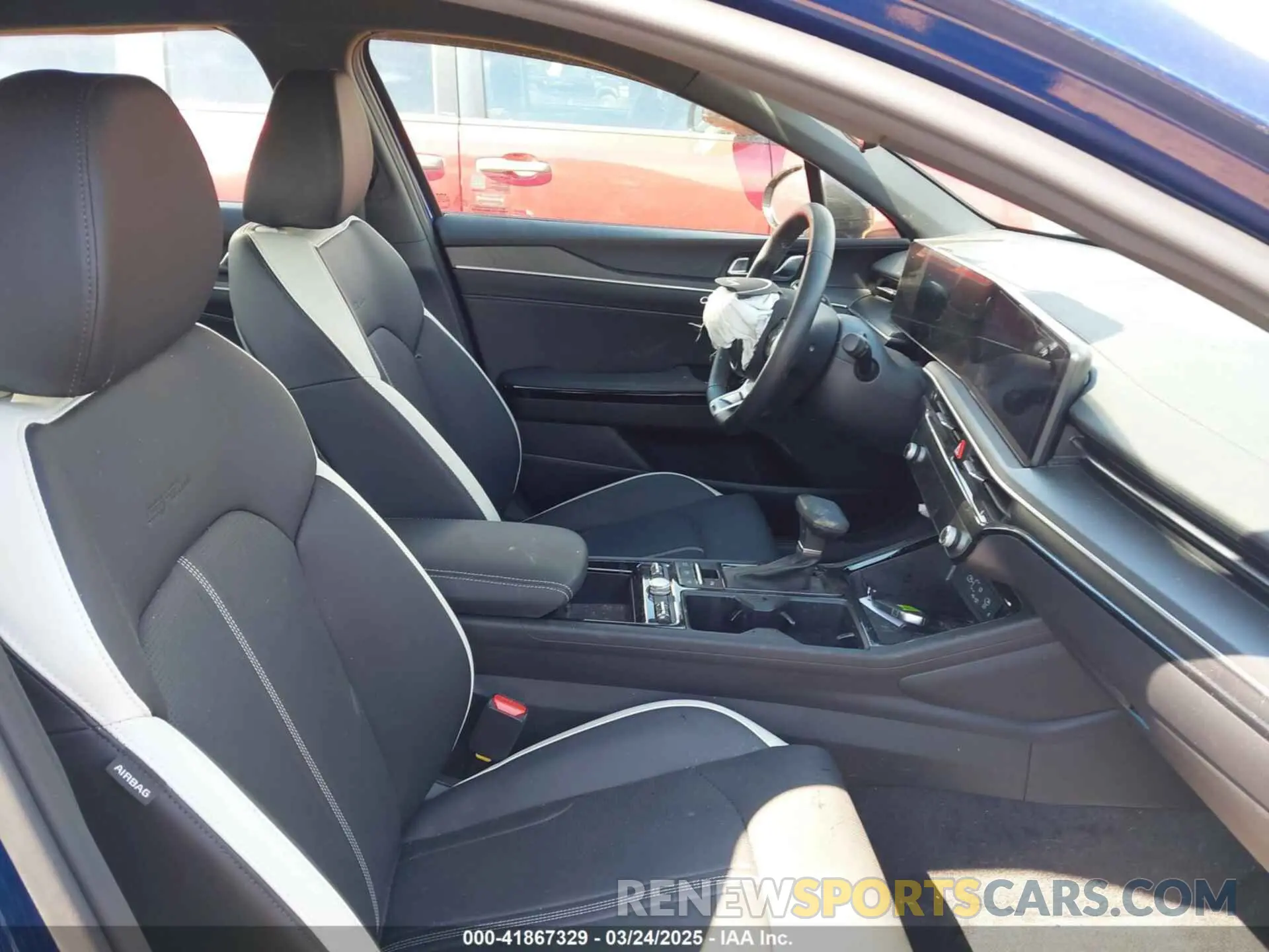 5 fotografías del automóvil dañado KNAG64J7XS5281369 KIA K5 2025