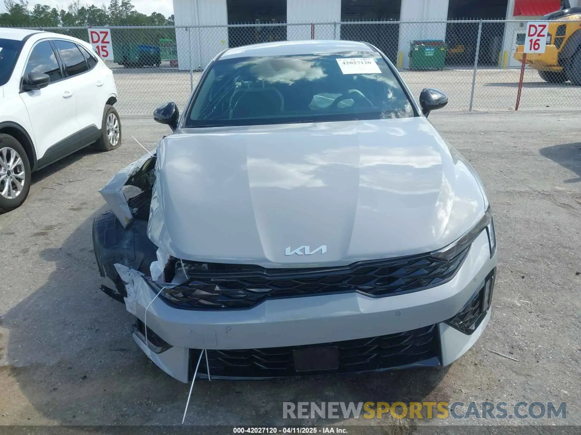 12 fotografías del automóvil dañado KNAG64J7XS5304309 KIA K5 2025