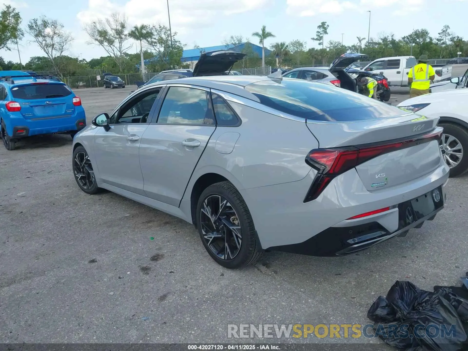 3 fotografías del automóvil dañado KNAG64J7XS5304309 KIA K5 2025