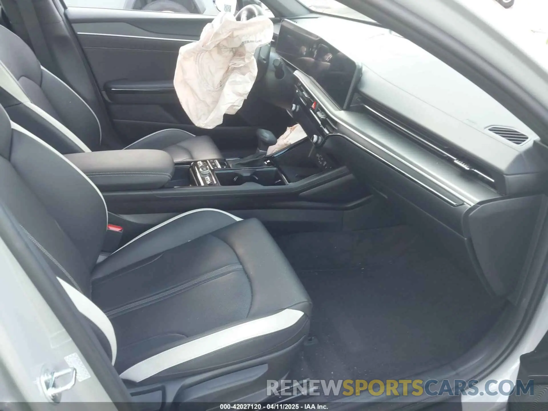 5 fotografías del automóvil dañado KNAG64J7XS5304309 KIA K5 2025